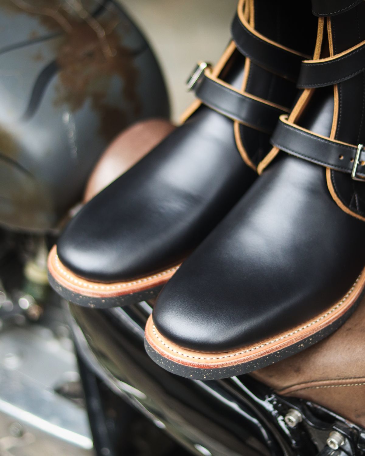 Photo by januardwijuang on September 28, 2025 of the Briselblack The Hanker Tanker Boots in S.B. Foot Tannery Black Dawson.