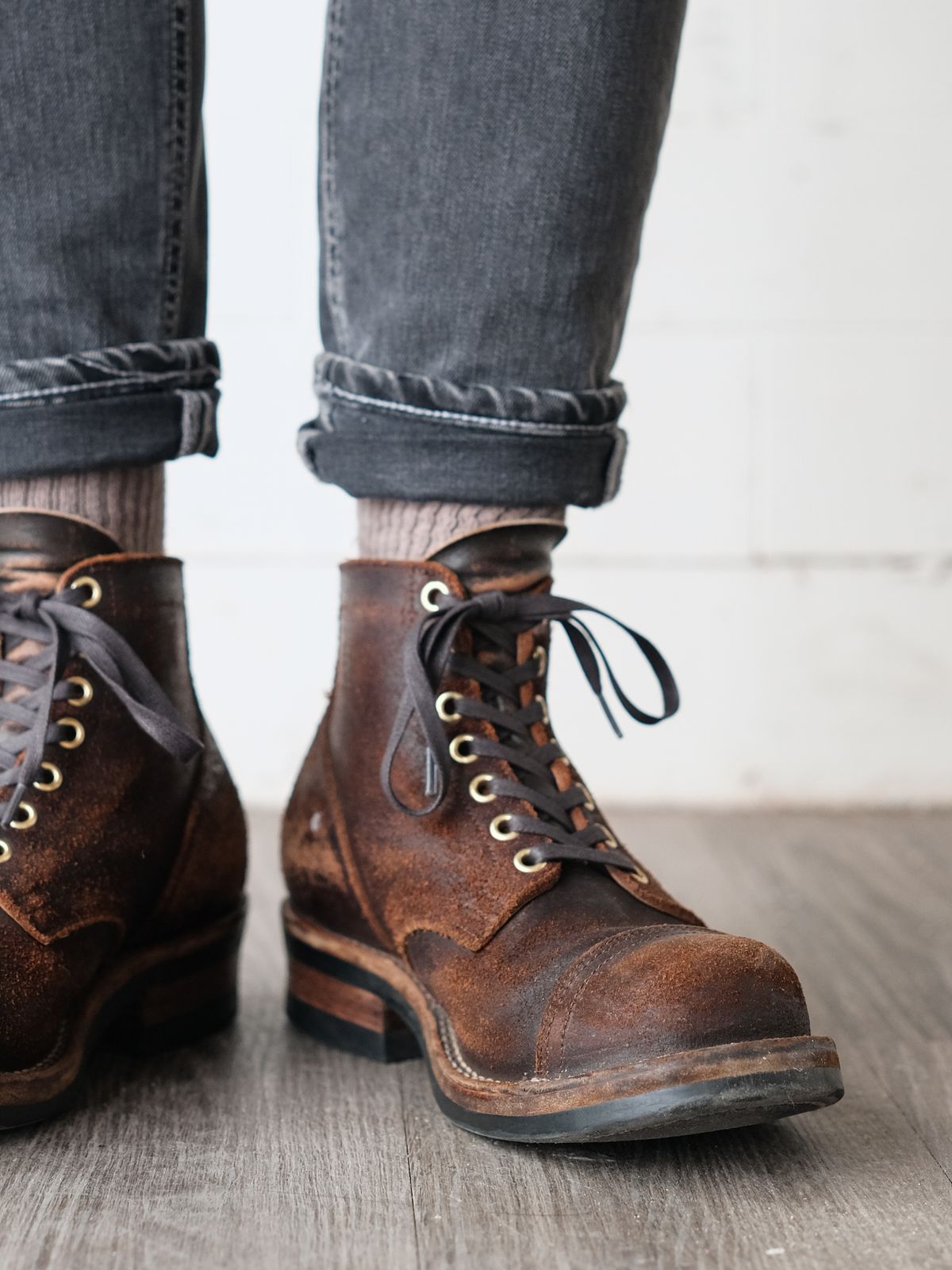 Photo by vic_tsao on October 15, 2025 of the Viberg Service Boot in Horween Brown Waxed Flesh.
