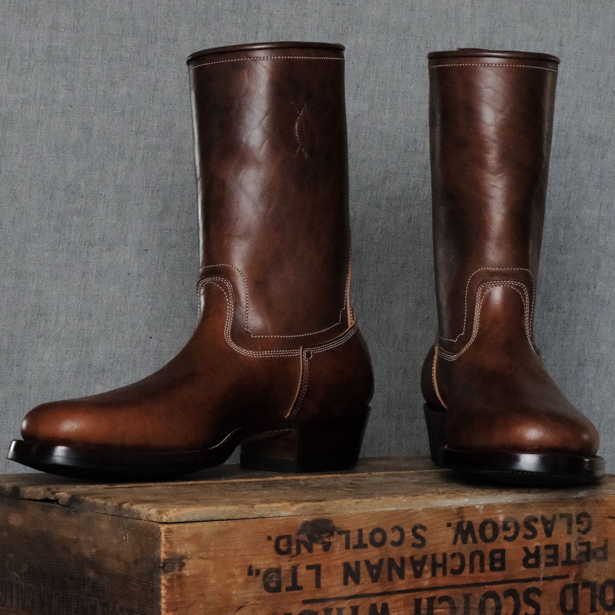 Photo by marens33 on January 5, 2026 of the Unsung Coachman in Maryam Toscanello Horsebutt Overdyed Walnut.