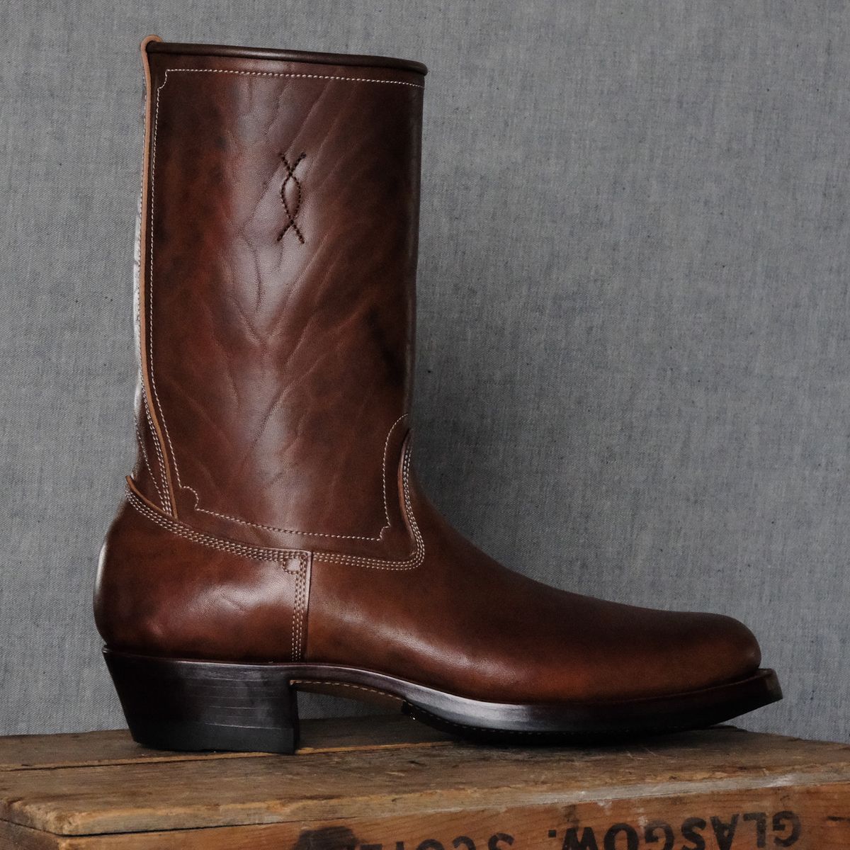 Photo by marens33 on January 5, 2026 of the Unsung Coachman in Maryam Toscanello Horsebutt Overdyed Walnut.