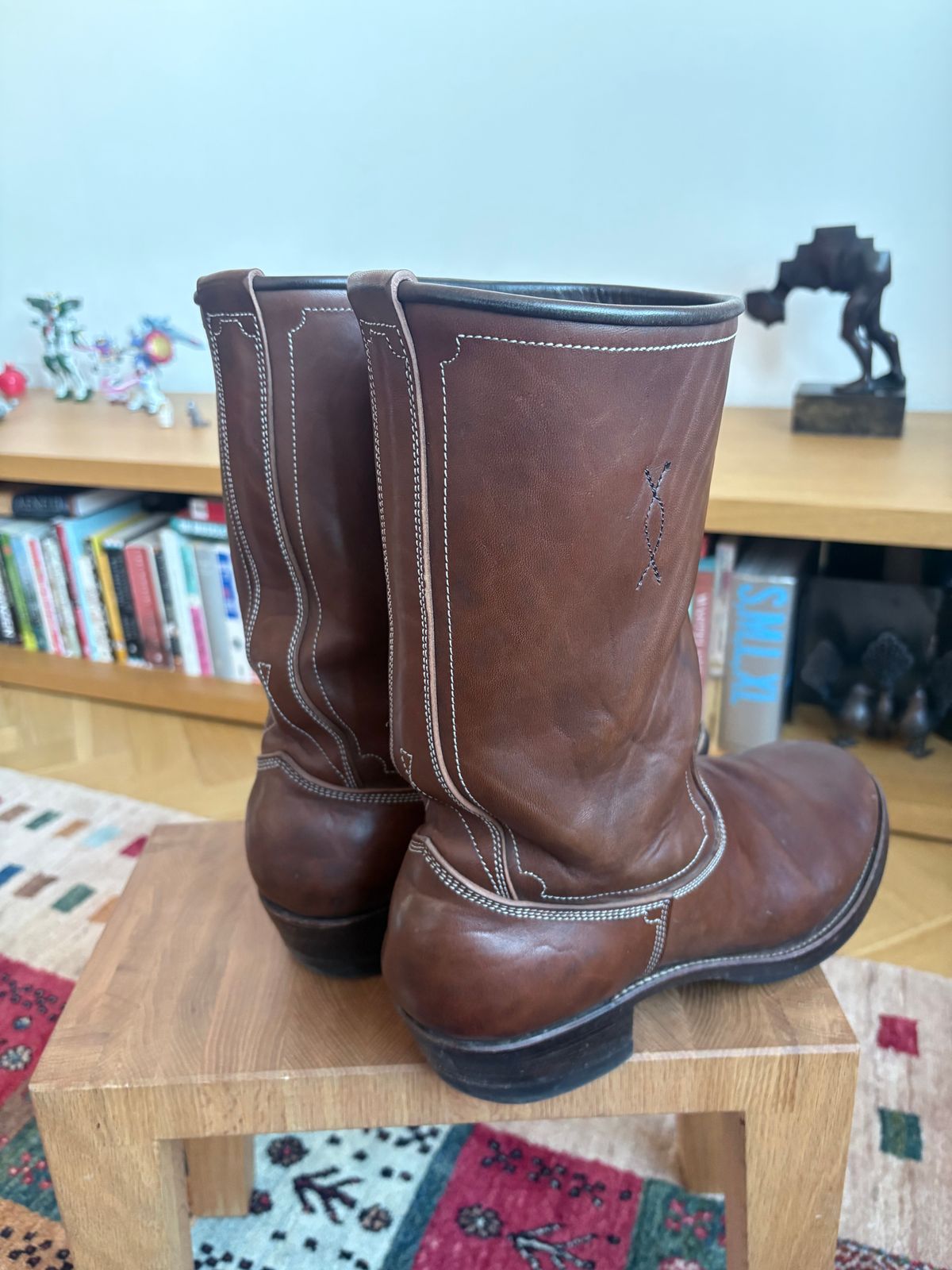 Photo by marens33 on March 9, 2026 of the Unsung Coachman in Maryam Toscanello Horsebutt Overdyed Walnut.