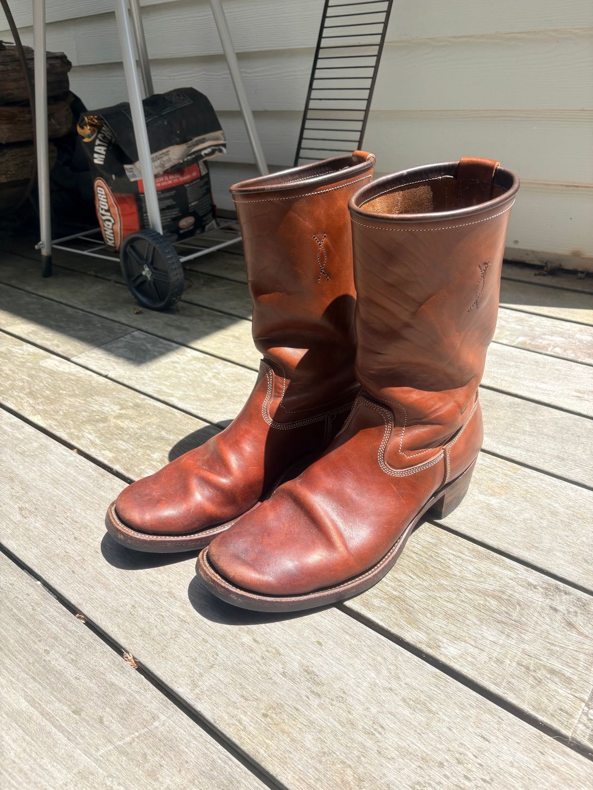 Photo by marens33 on July 8, 2026 of the Unsung Coachman in Maryam Toscanello Horsebutt Overdyed Walnut.