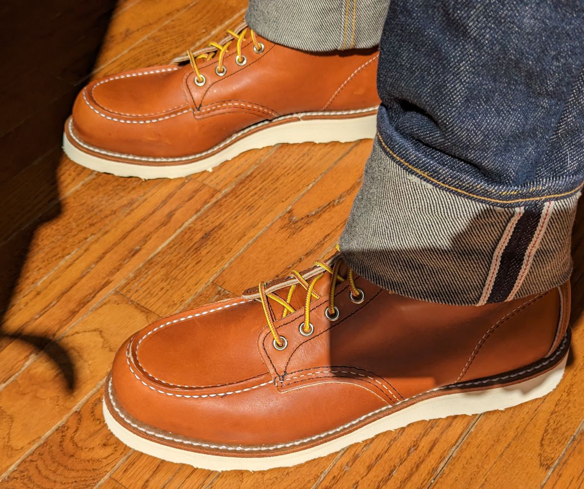 Photo by StinkyWizzleTeets14 on May 2, 2023 of the Red Wing 6-Inch Classic Moc in S.B. Foot Oro Legacy.