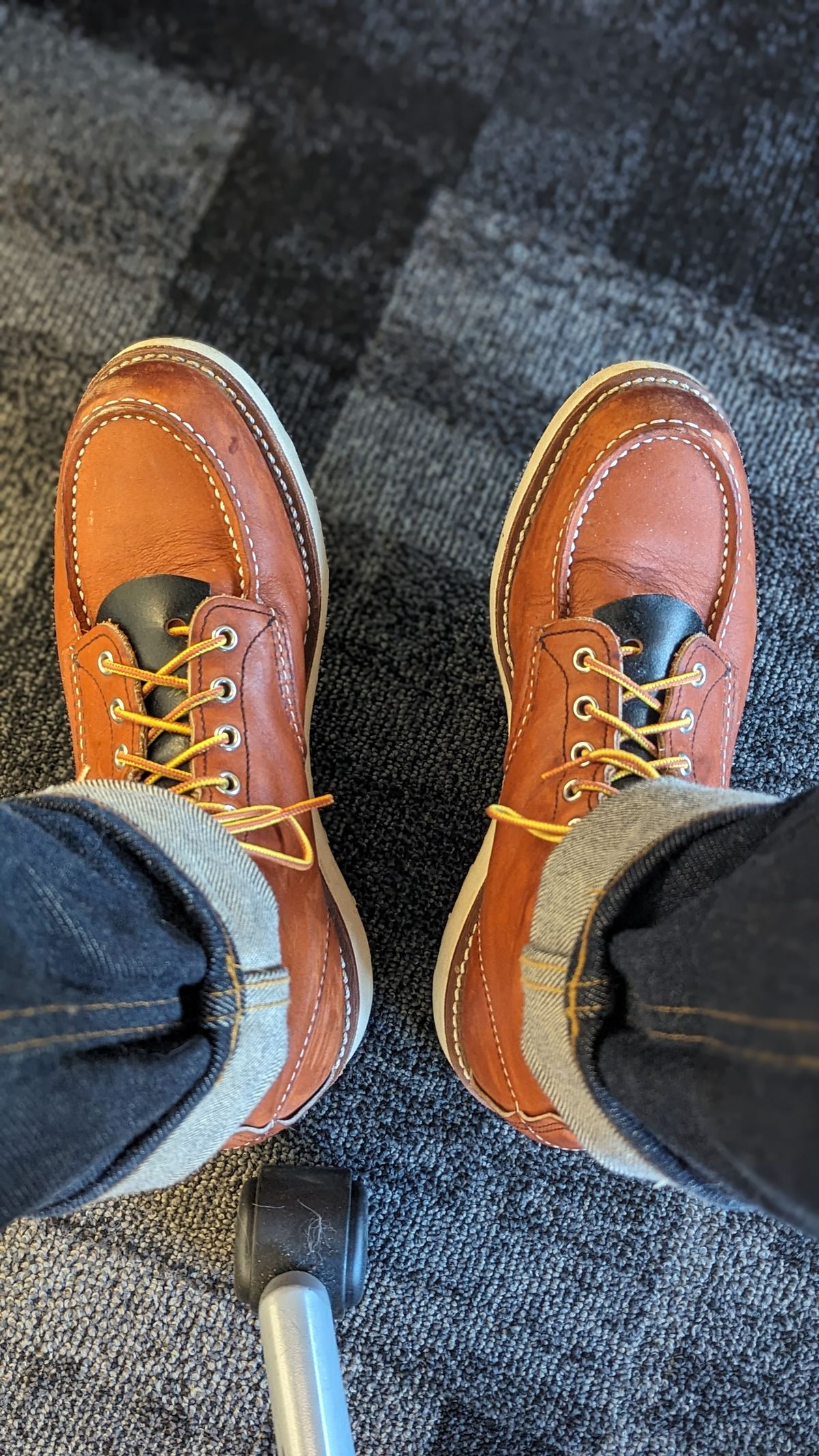 Photo by StinkyWizzleTeets14 on February 8, 2024 of the Red Wing 6-Inch Classic Moc in S.B. Foot Oro Legacy.
