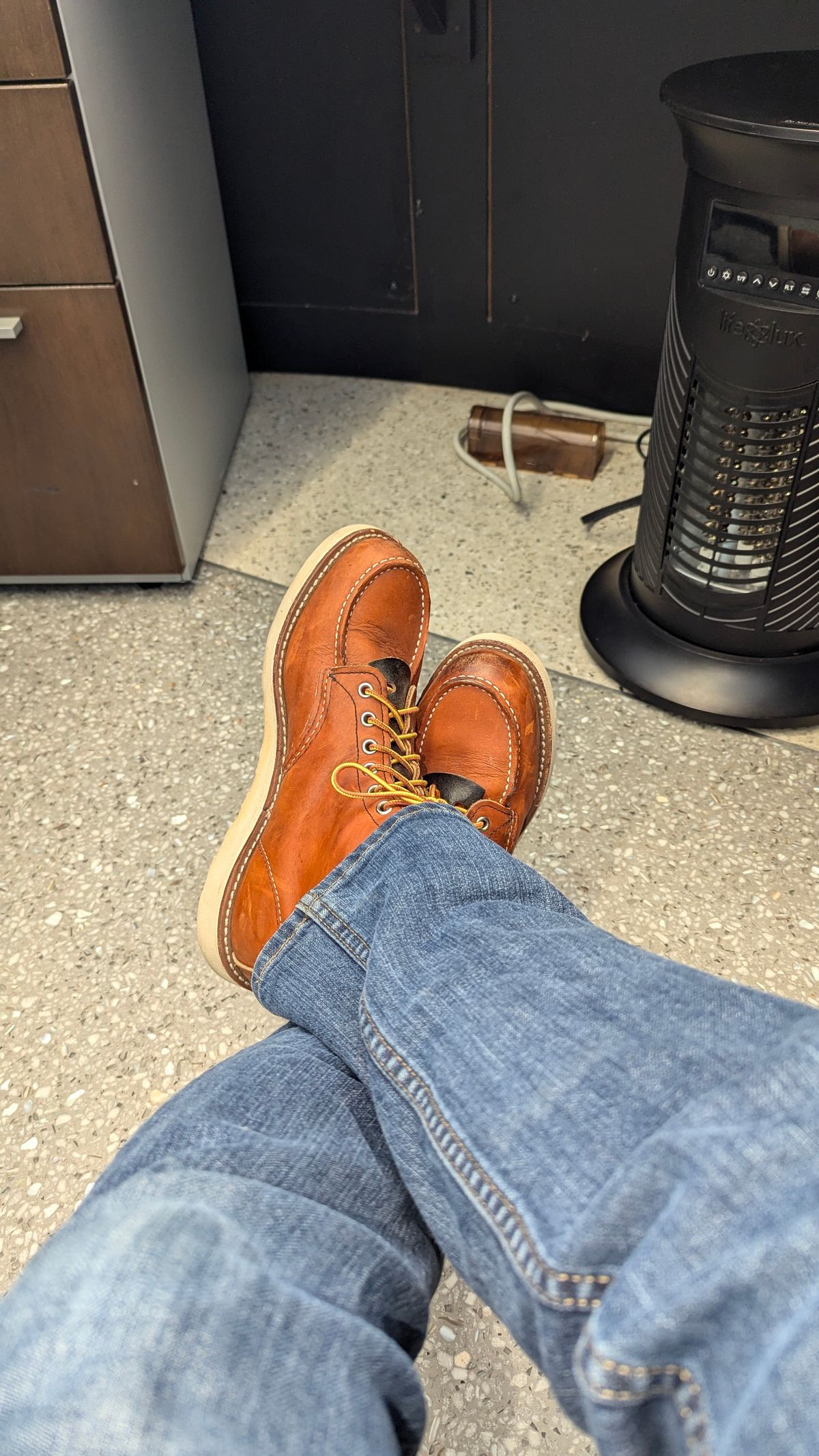Photo by StinkyWizzleTeets14 on November 8, 2024 of the Red Wing 6-Inch Classic Moc in S.B. Foot Oro Legacy.
