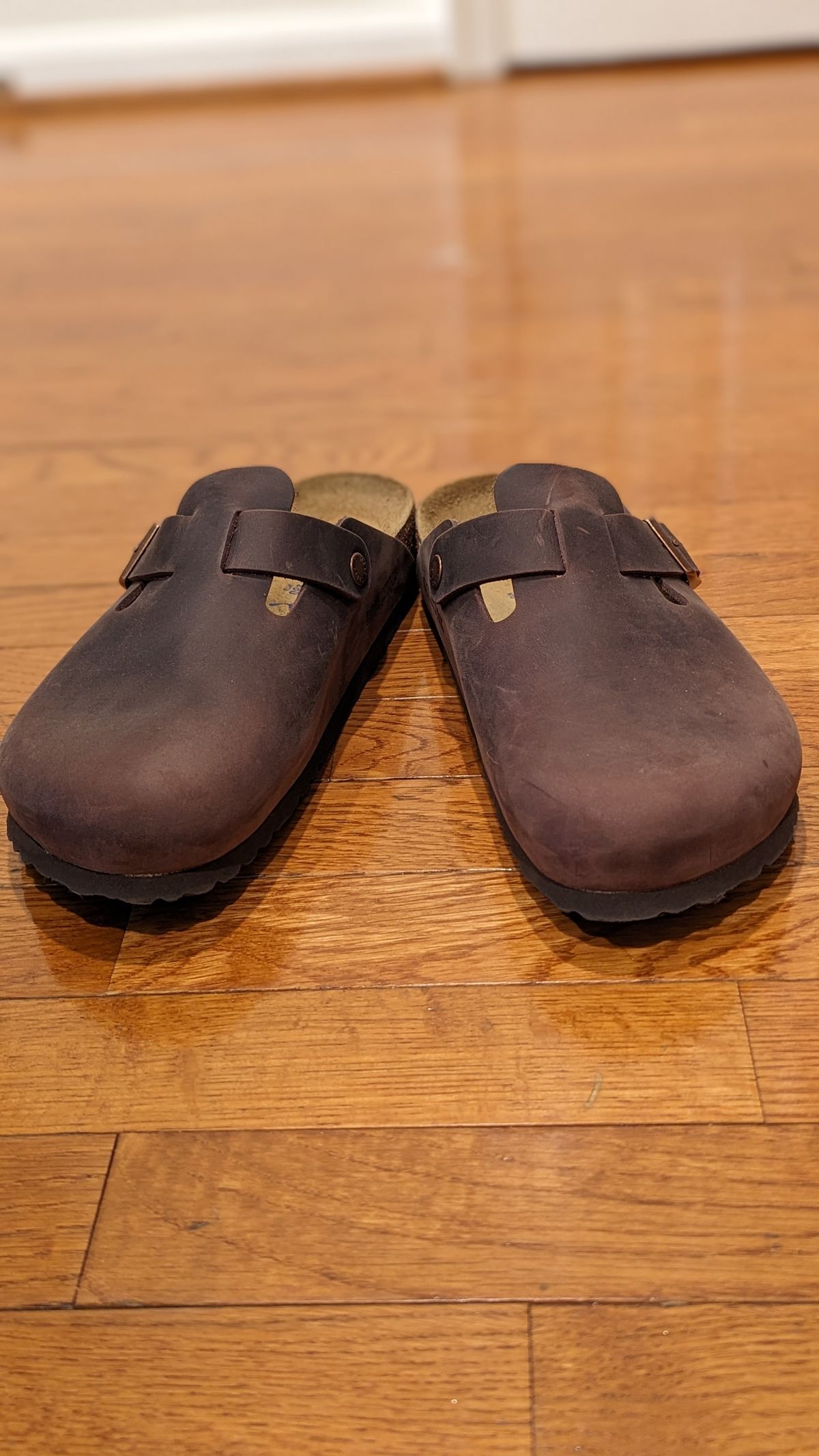 Photo by StinkyWizzleTeets14 on January 15, 2024 of the Birkenstock Boston in Habana Oiled Leather.