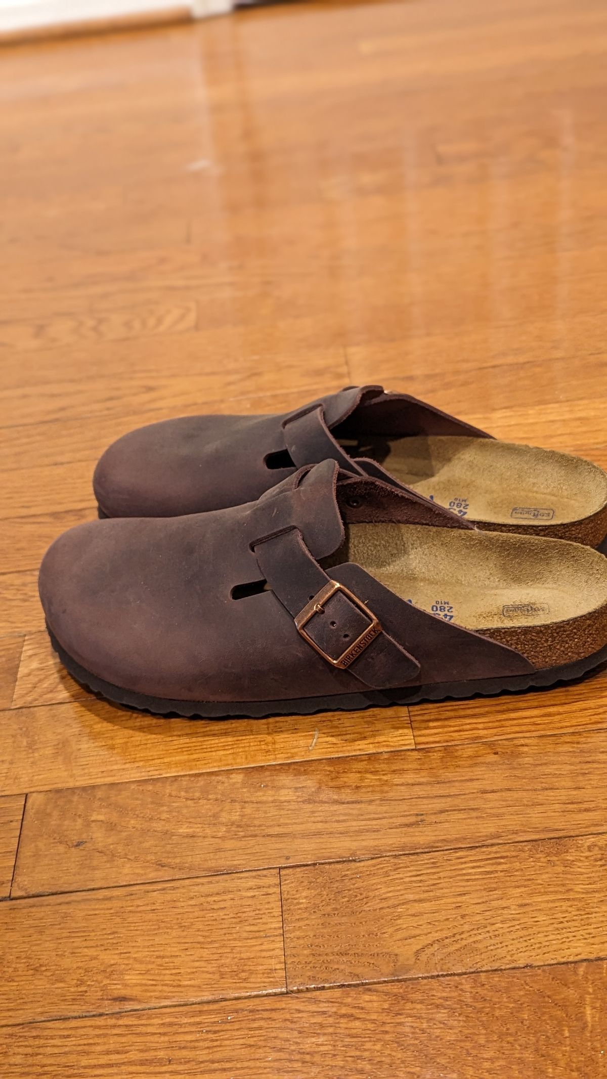Photo by StinkyWizzleTeets14 on January 15, 2024 of the Birkenstock Boston in Habana Oiled Leather.
