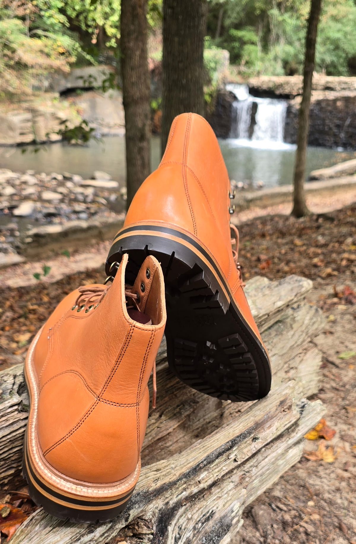 Photo by Rai on October 1, 2025 of the Grant Stone Brass Boot in Horween Tan Essex.