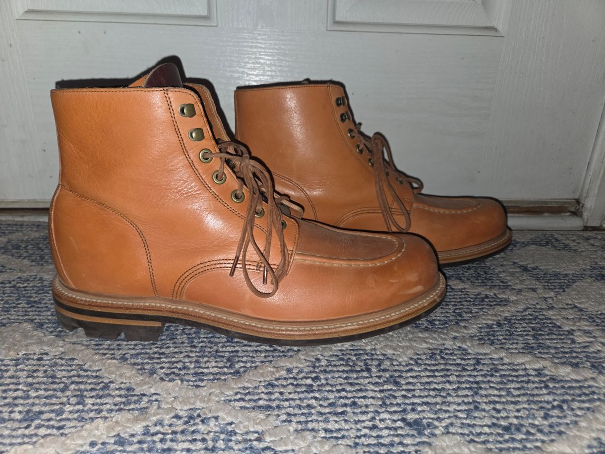 Photo by Rai on November 6, 2025 of the Grant Stone Brass Boot in Horween Tan Essex.