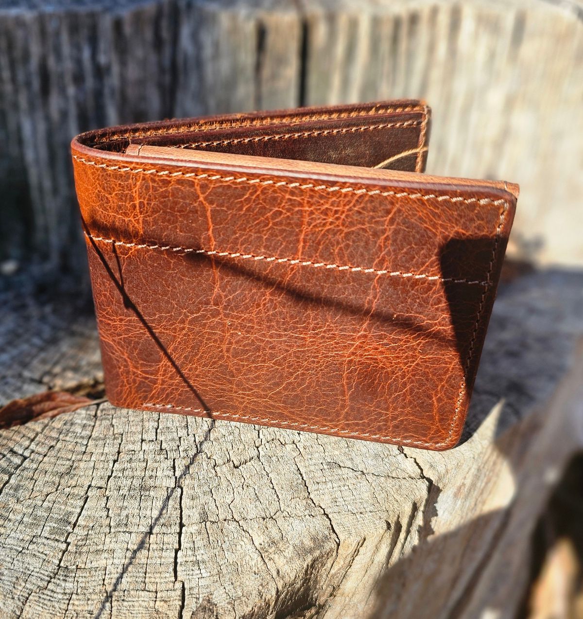 Photo by Mechanical_J on November 16, 2024 of the Duvall Leather Bifold Wallet With Window in Bison.