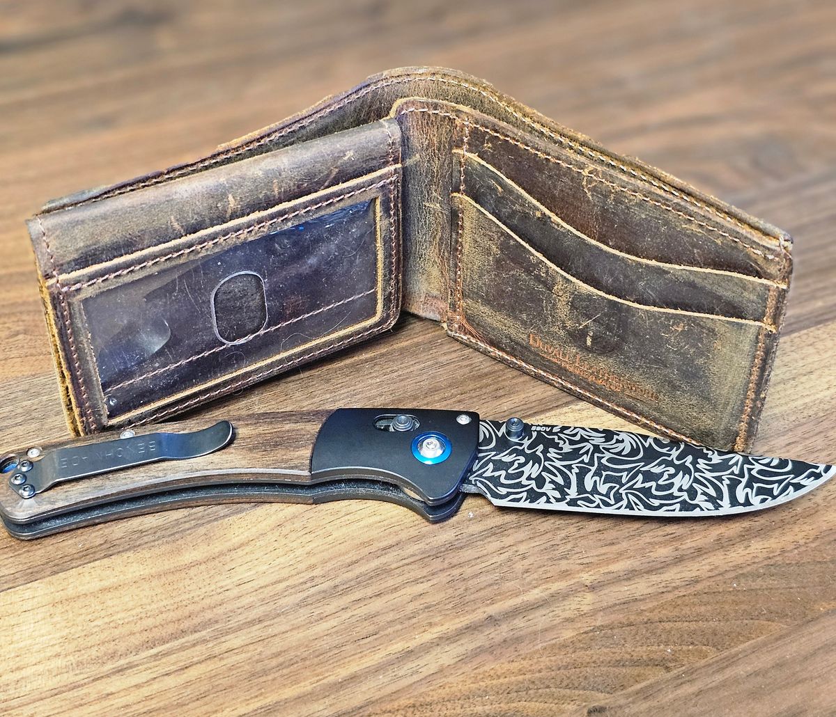 Photo by Mechanical_J on January 5, 2025 of the Duvall Leather Bifold Wallet With Window in Bison.