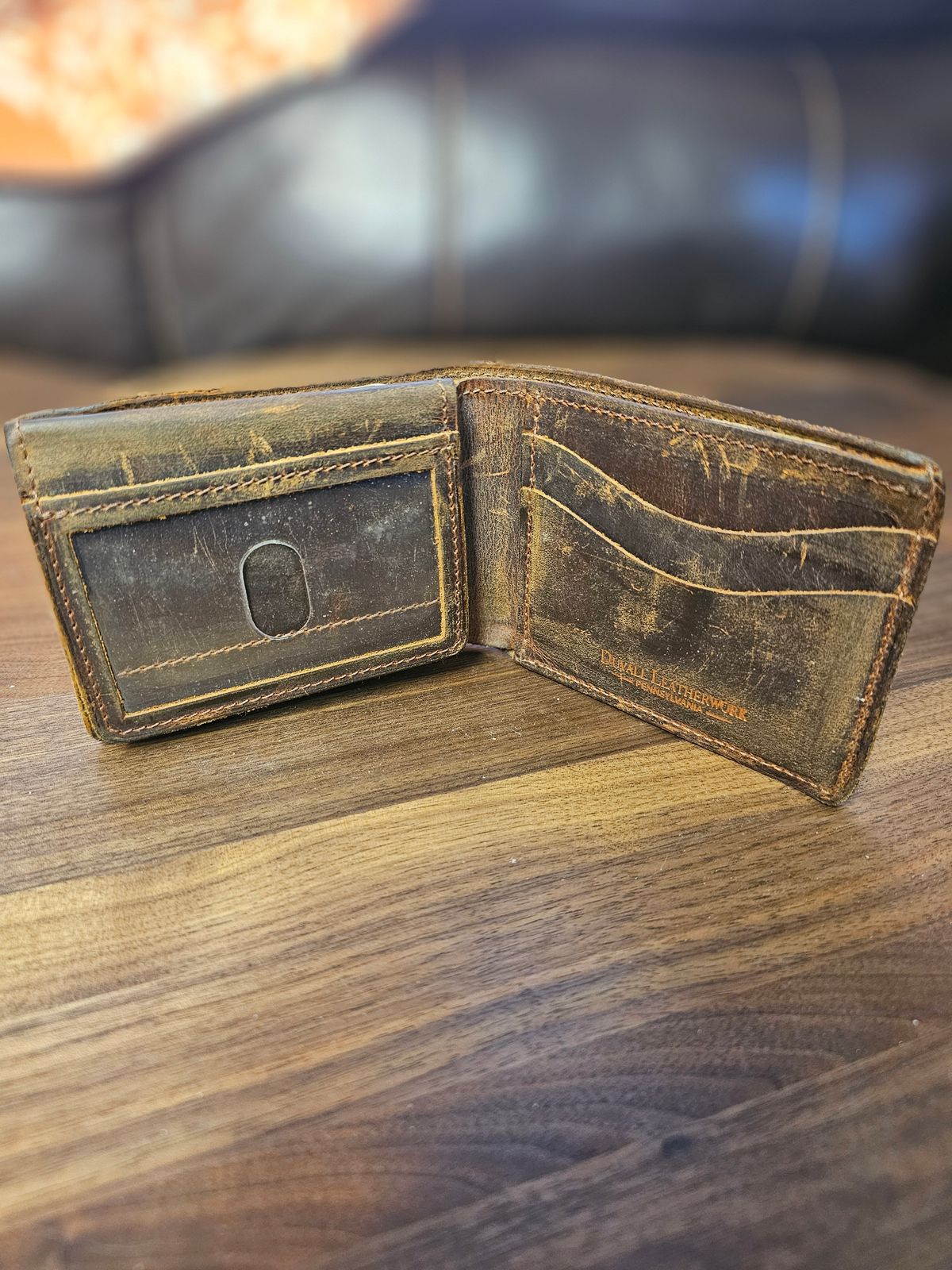 Photo by Mechanical_J on March 9, 2025 of the Duvall Leather Bifold Wallet With Window in Bison.