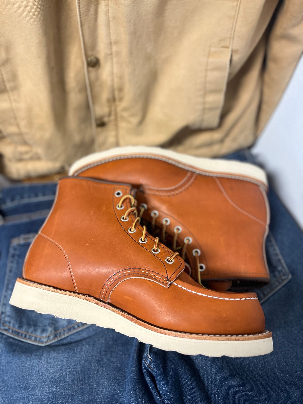 Photo by markiwang on October 3, 2023 of the Red Wing 8-Inch Classic Moc in S.B. Foot Oro Legacy.