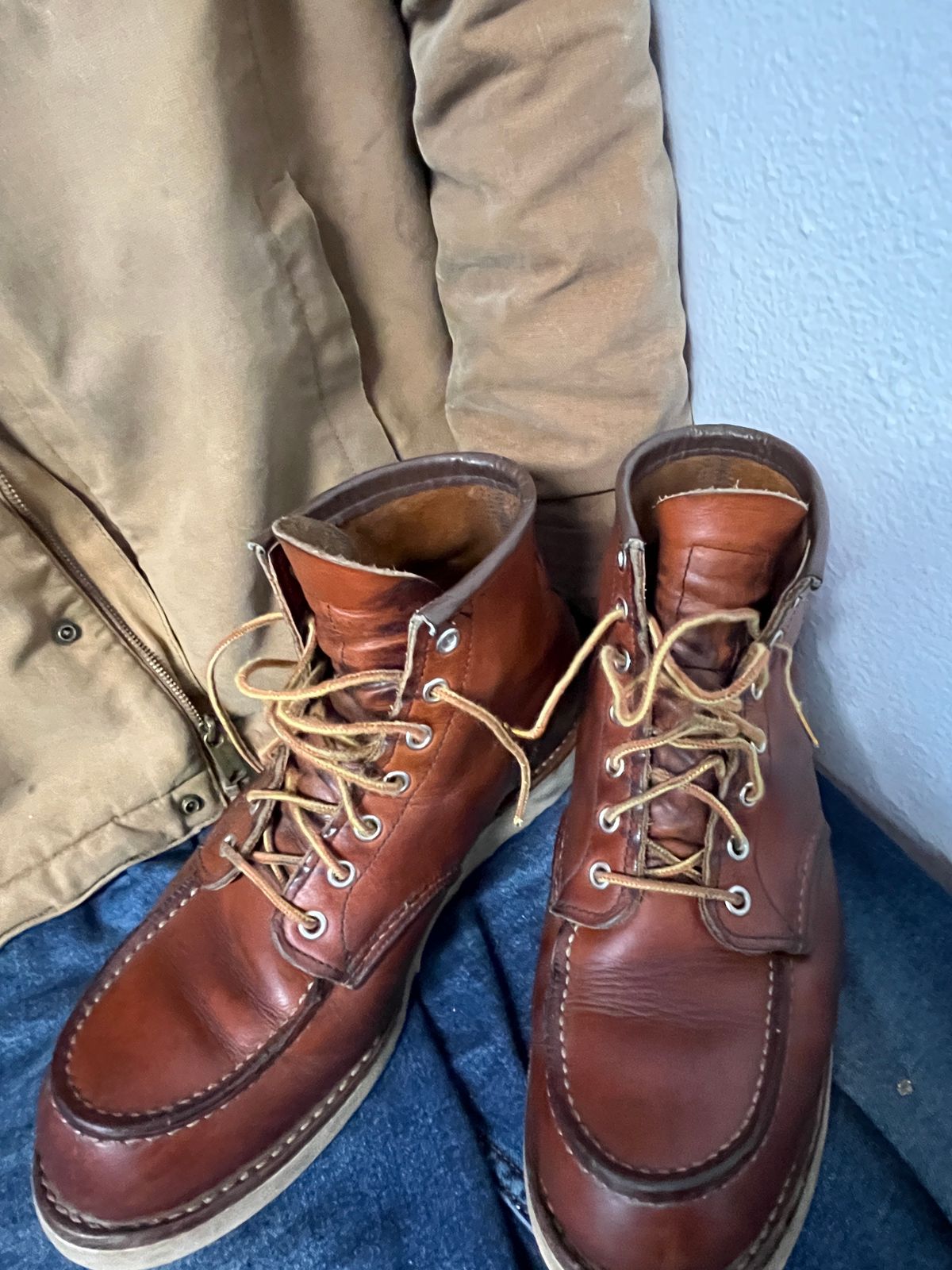 Photo by markiwang on March 5, 2024 of the Red Wing 8-Inch Classic Moc in S.B. Foot Oro Legacy.