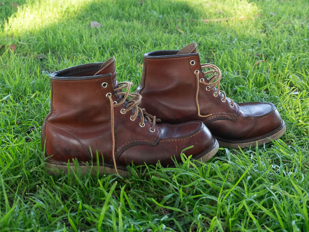 Photo by markiwang on April 5, 2024 of the Red Wing 8-Inch Classic Moc in S.B. Foot Oro Legacy.