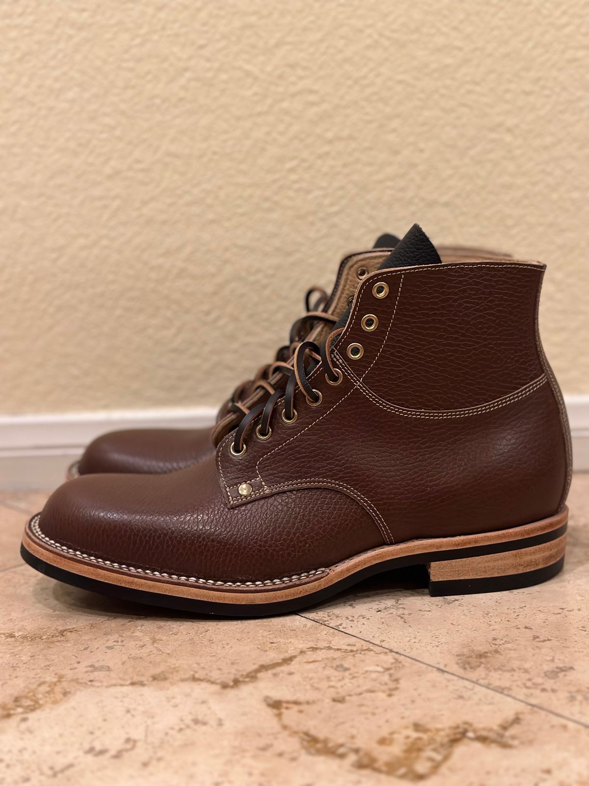 Photo by echang2 on October 4, 2023 of the Østmo Type I in Walnut Polar Grain.