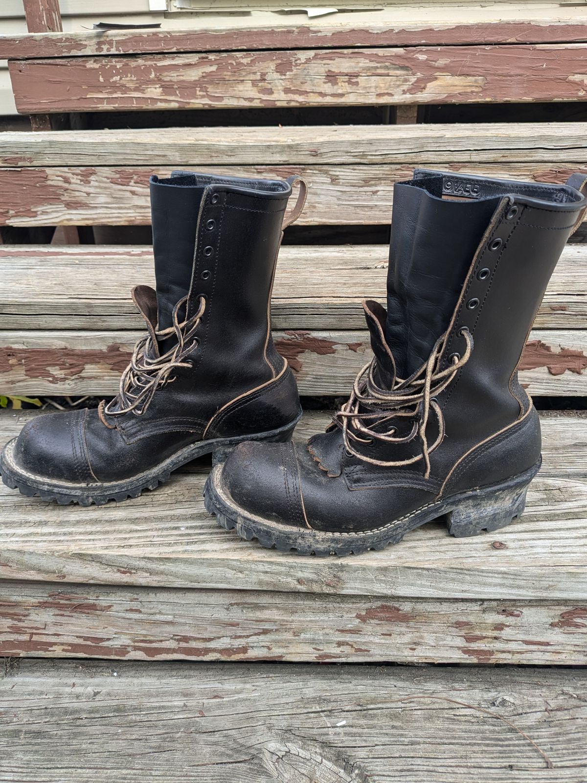Photo by drunkishly on November 5, 2024 of the Nicks MTO in Horween Black Waxed Flesh.