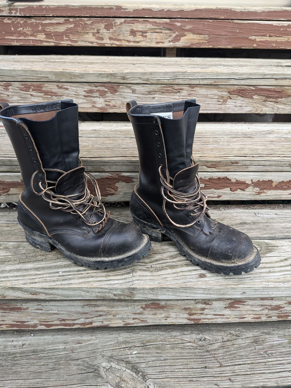 Photo by drunkishly on November 5, 2024 of the Nicks MTO in Horween Black Waxed Flesh.
