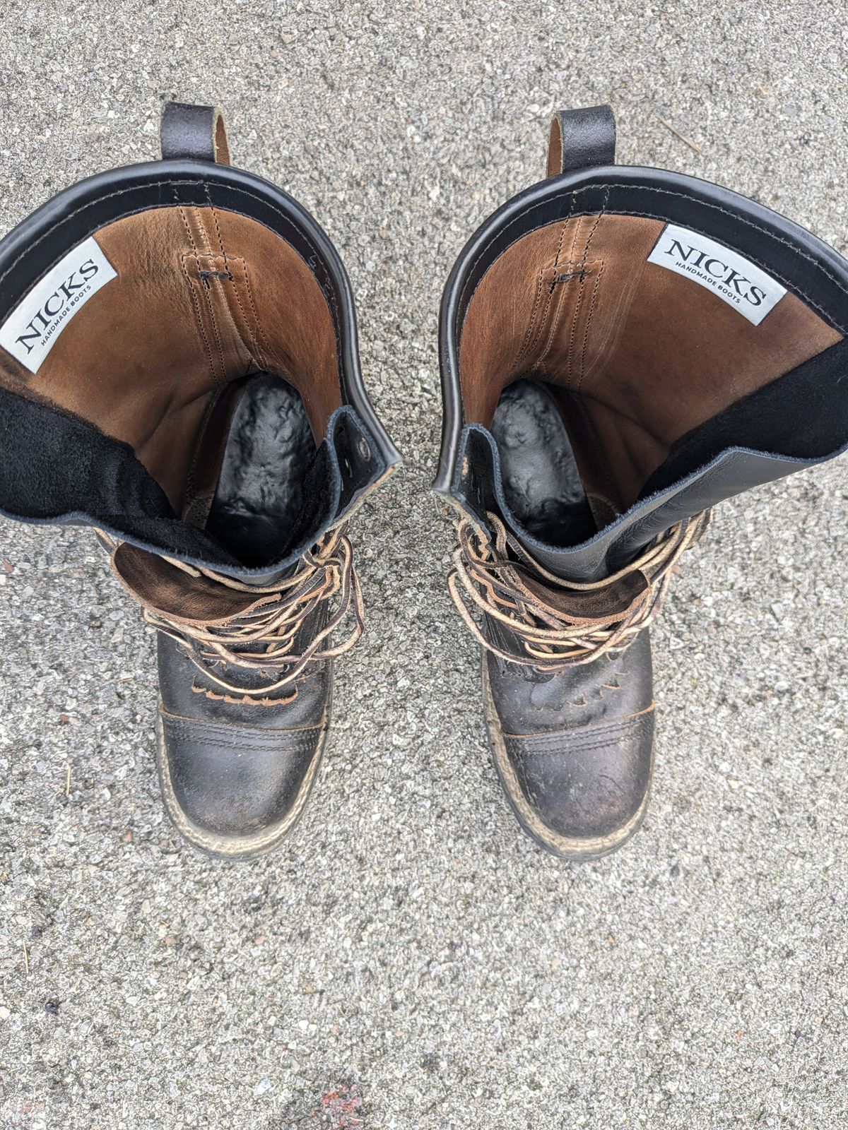 Photo by drunkishly on November 5, 2024 of the Nicks MTO in Horween Black Waxed Flesh.