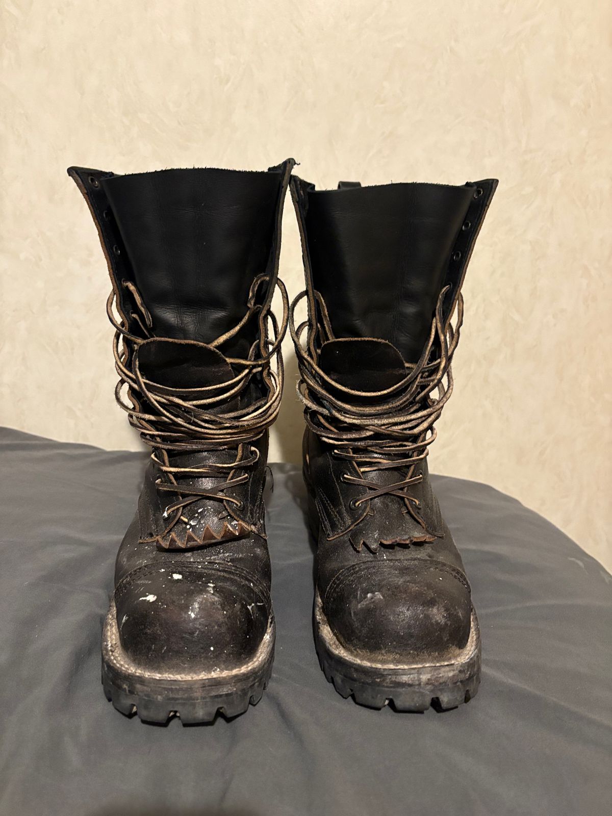 Photo by drunkishly on December 5, 2024 of the Nicks MTO in Horween Black Waxed Flesh.