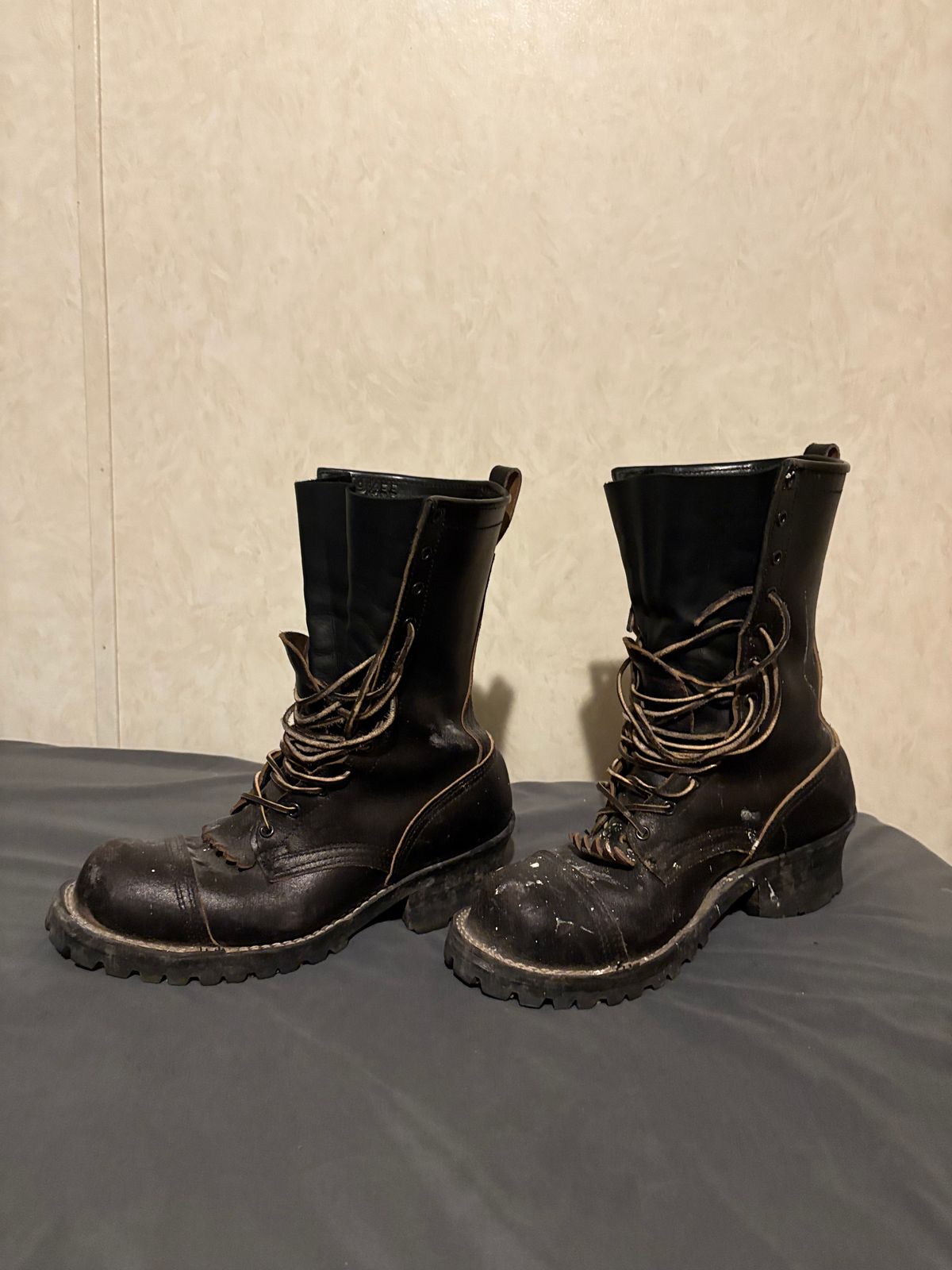 Photo by drunkishly on December 5, 2024 of the Nicks MTO in Horween Black Waxed Flesh.