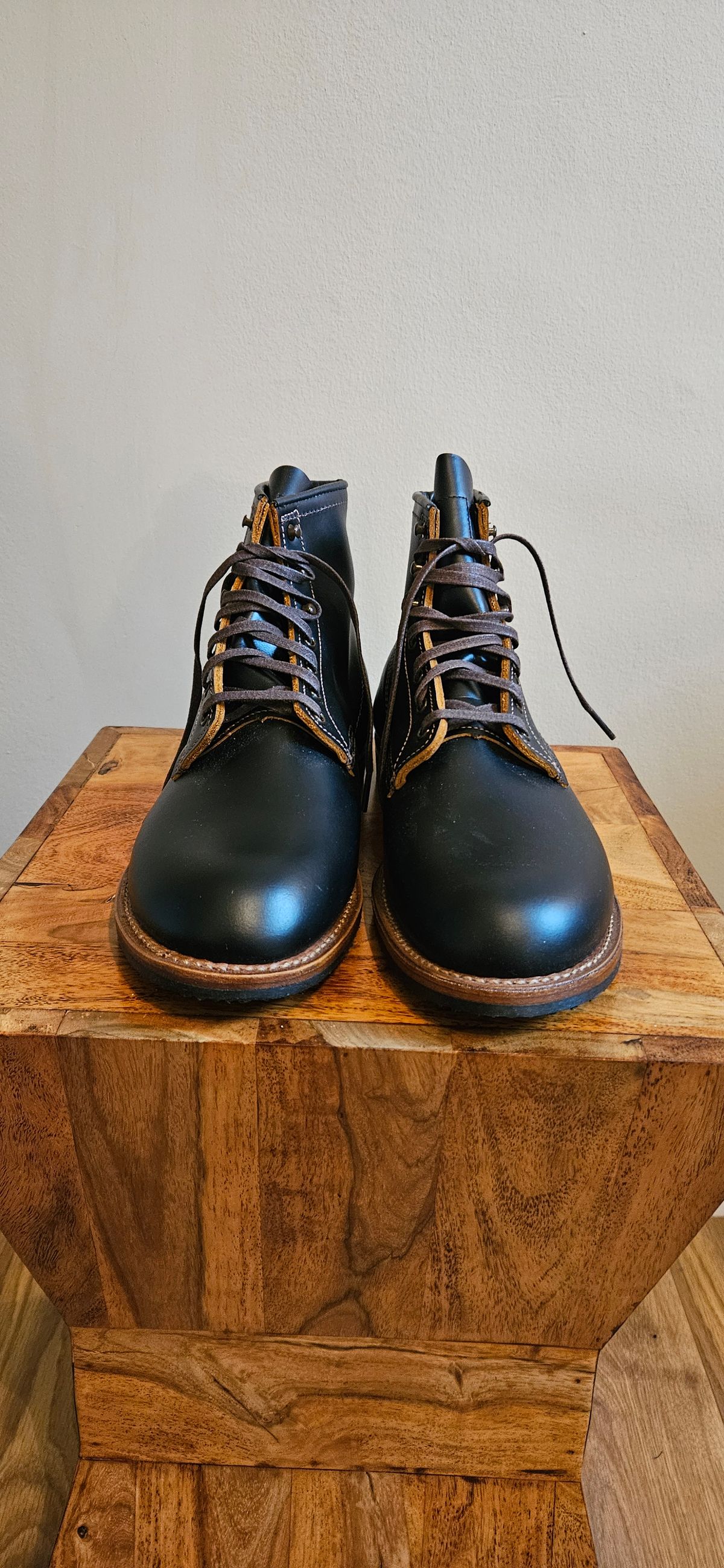 Photo by kudusole on November 2, 2023 of the Red Wing Beckman Flatbox in S.B. Foot Black Klondike.