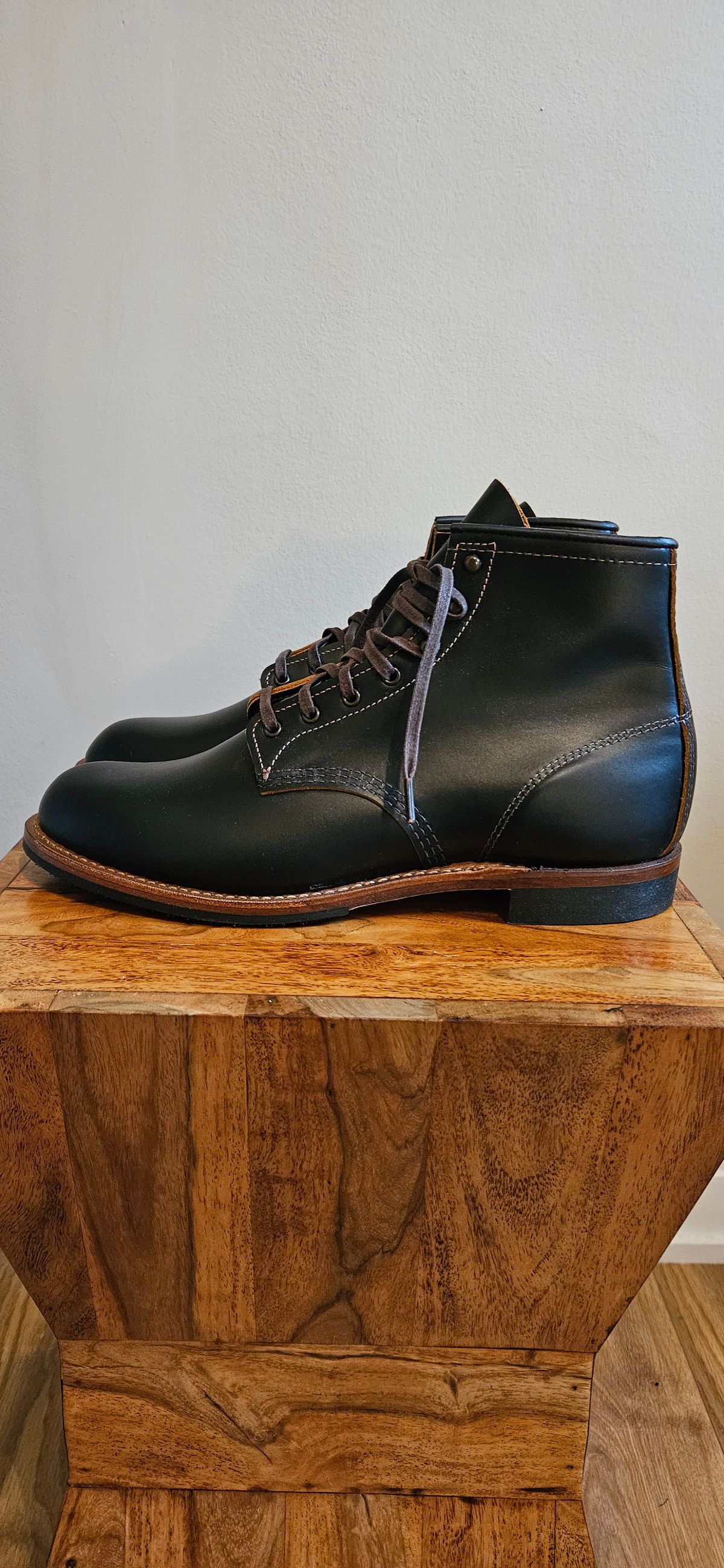 Photo by kudusole on November 2, 2023 of the Red Wing Beckman Flatbox in S.B. Foot Black Klondike.