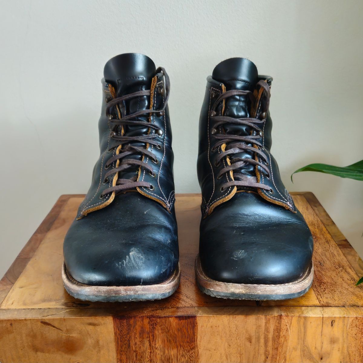 Photo by kudusole on January 3, 2024 of the Red Wing Beckman Flatbox in S.B. Foot Black Klondike.