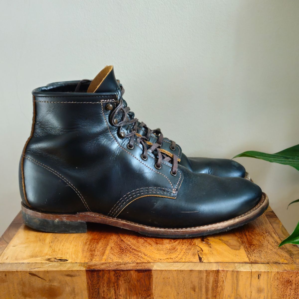 Photo by kudusole on January 3, 2024 of the Red Wing Beckman Flatbox in S.B. Foot Black Klondike.