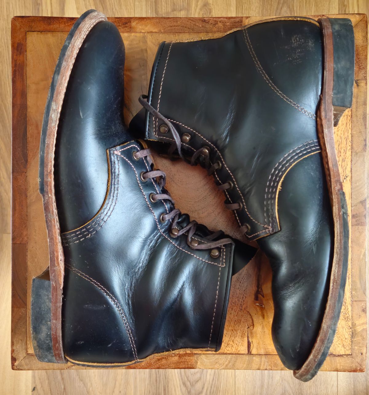 Photo by kudusole on January 3, 2024 of the Red Wing Beckman Flatbox in S.B. Foot Black Klondike.