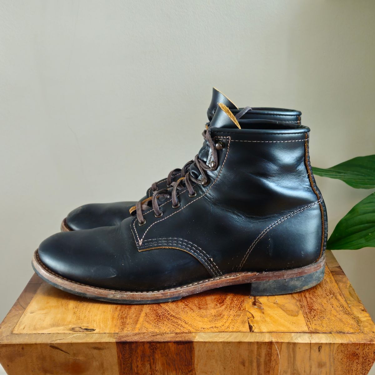 Photo by kudusole on January 3, 2024 of the Red Wing Beckman Flatbox in S.B. Foot Black Klondike.