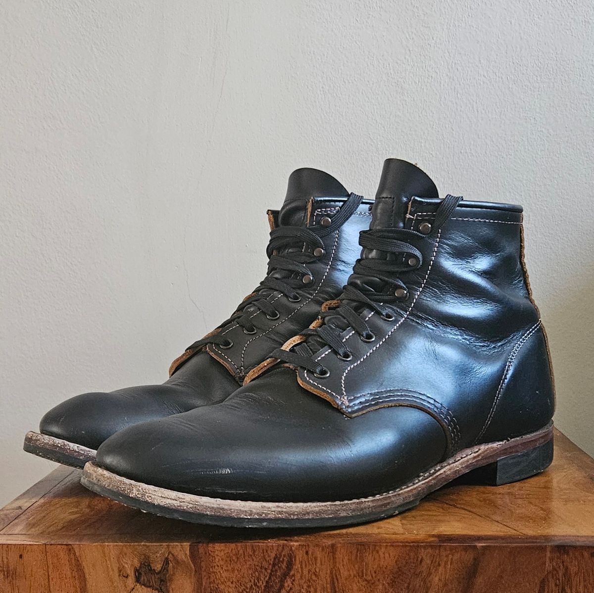 Photo by kudusole on February 1, 2024 of the Red Wing Beckman Flatbox in S.B. Foot Black Klondike.