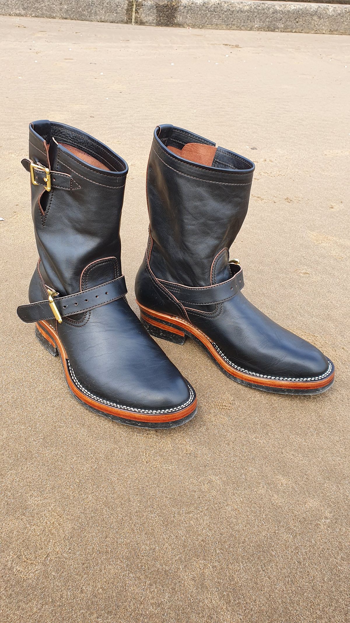 Photo by kudusole on October 1, 2022 of the Benzein The Keeper Engineer Boot in Shinki Black Latigo Teacore Horsehide.