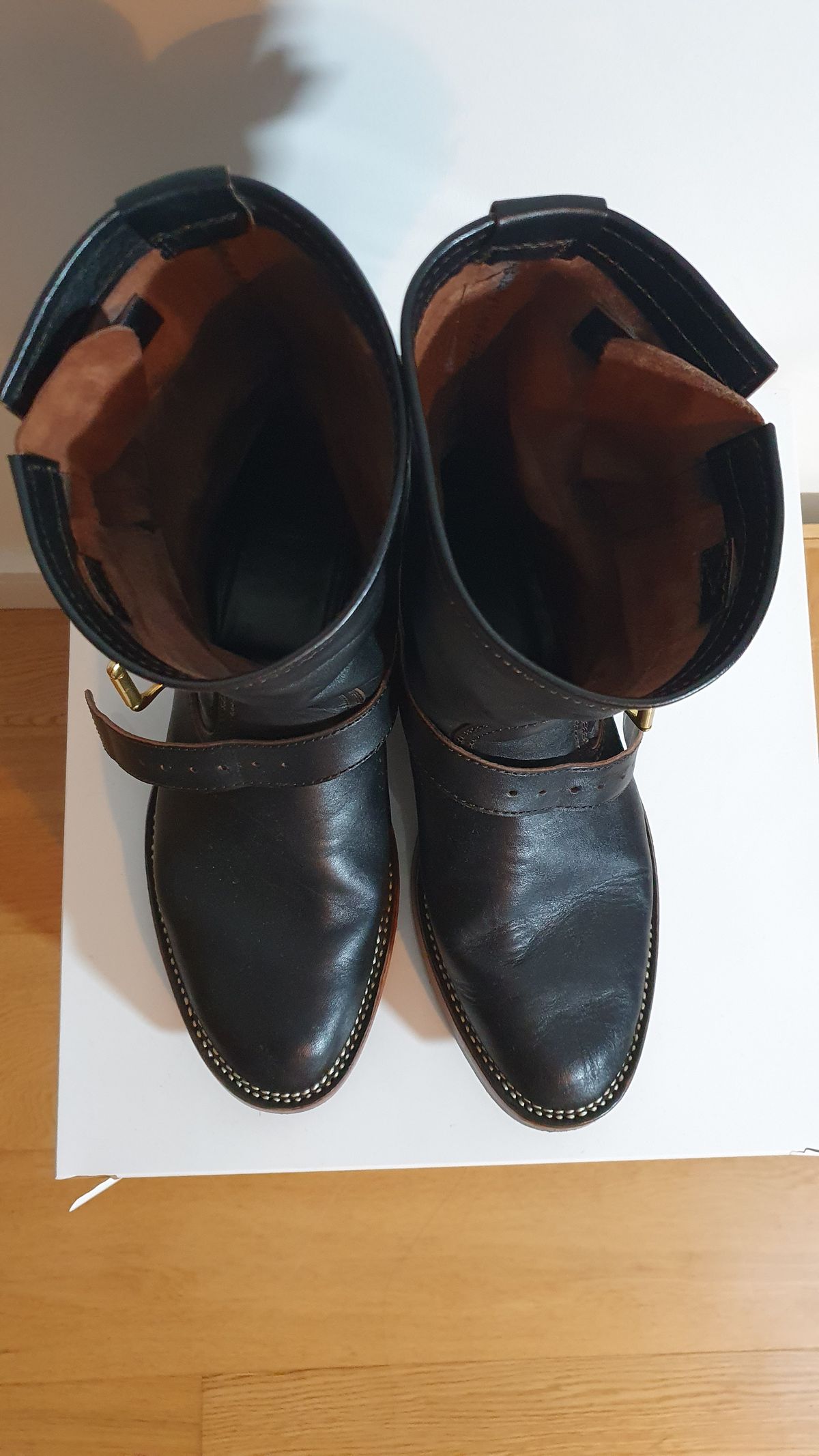 Photo by kudusole on November 4, 2022 of the Benzein The Keeper Engineer Boot in Shinki Black Latigo Teacore Horsehide.