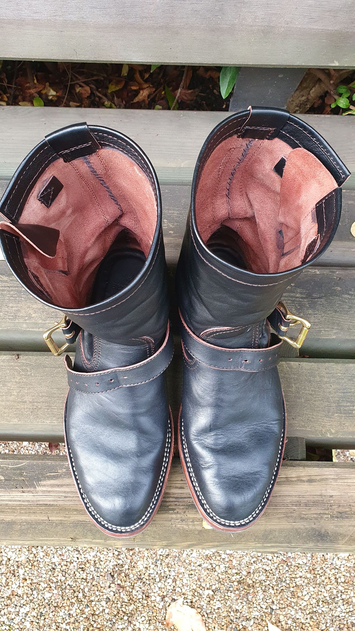 Photo by kudusole on December 1, 2022 of the Benzein The Keeper Engineer Boot in Shinki Black Latigo Teacore Horsehide.