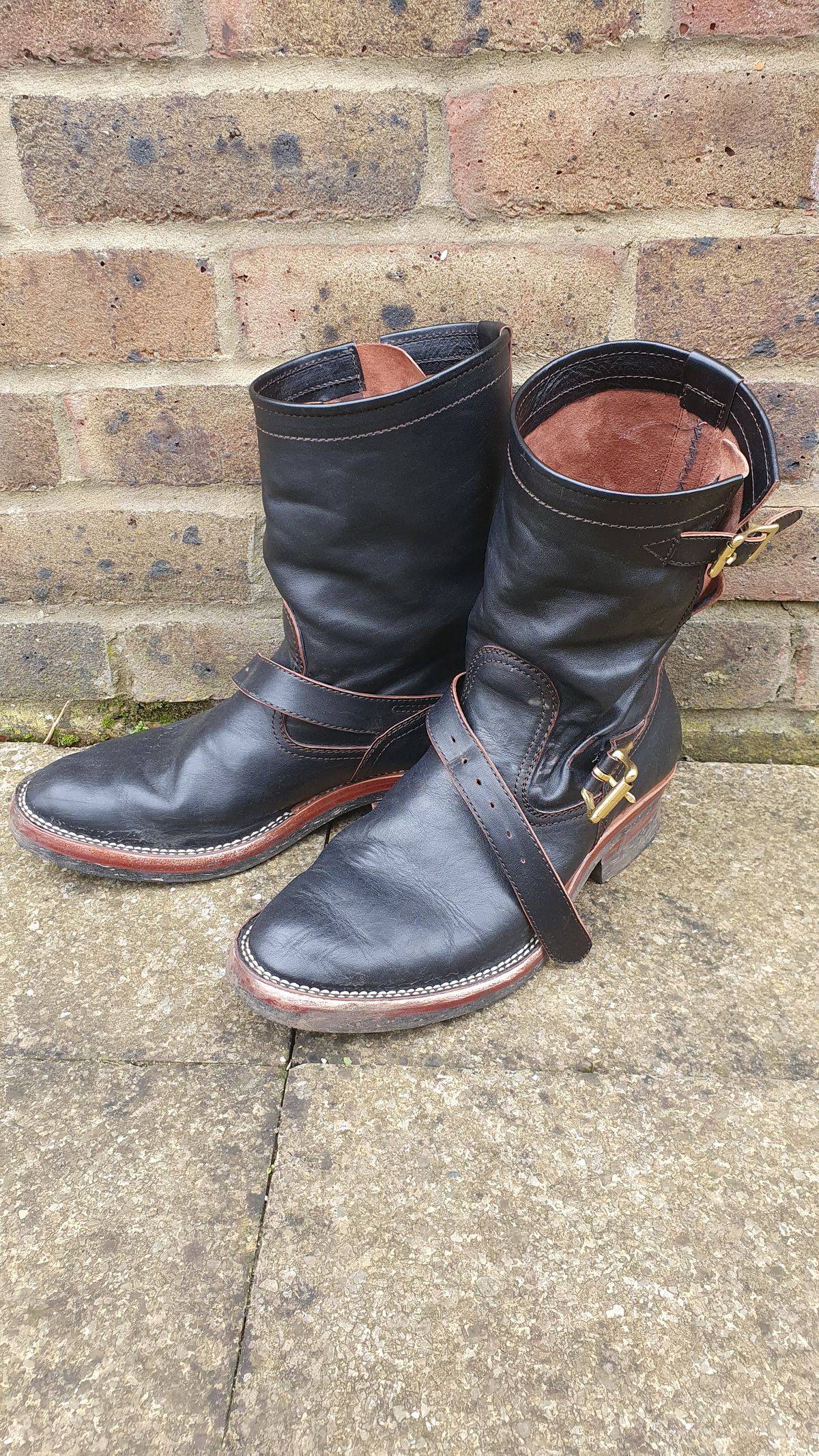 Photo by kudusole on February 2, 2023 of the Benzein The Keeper Engineer Boot in Shinki Black Latigo Teacore Horsehide.