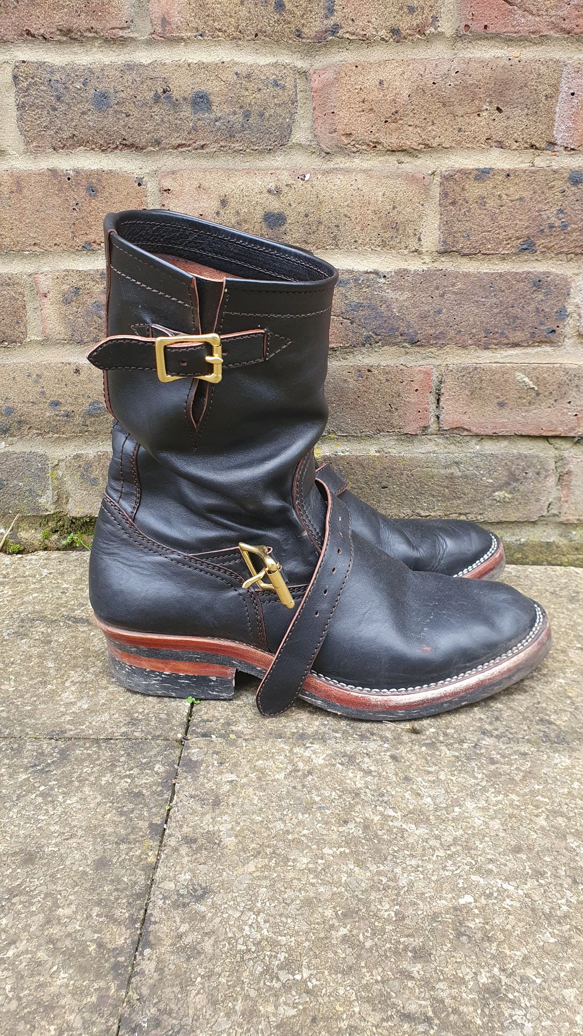 Photo by kudusole on February 2, 2023 of the Benzein The Keeper Engineer Boot in Shinki Black Latigo Teacore Horsehide.
