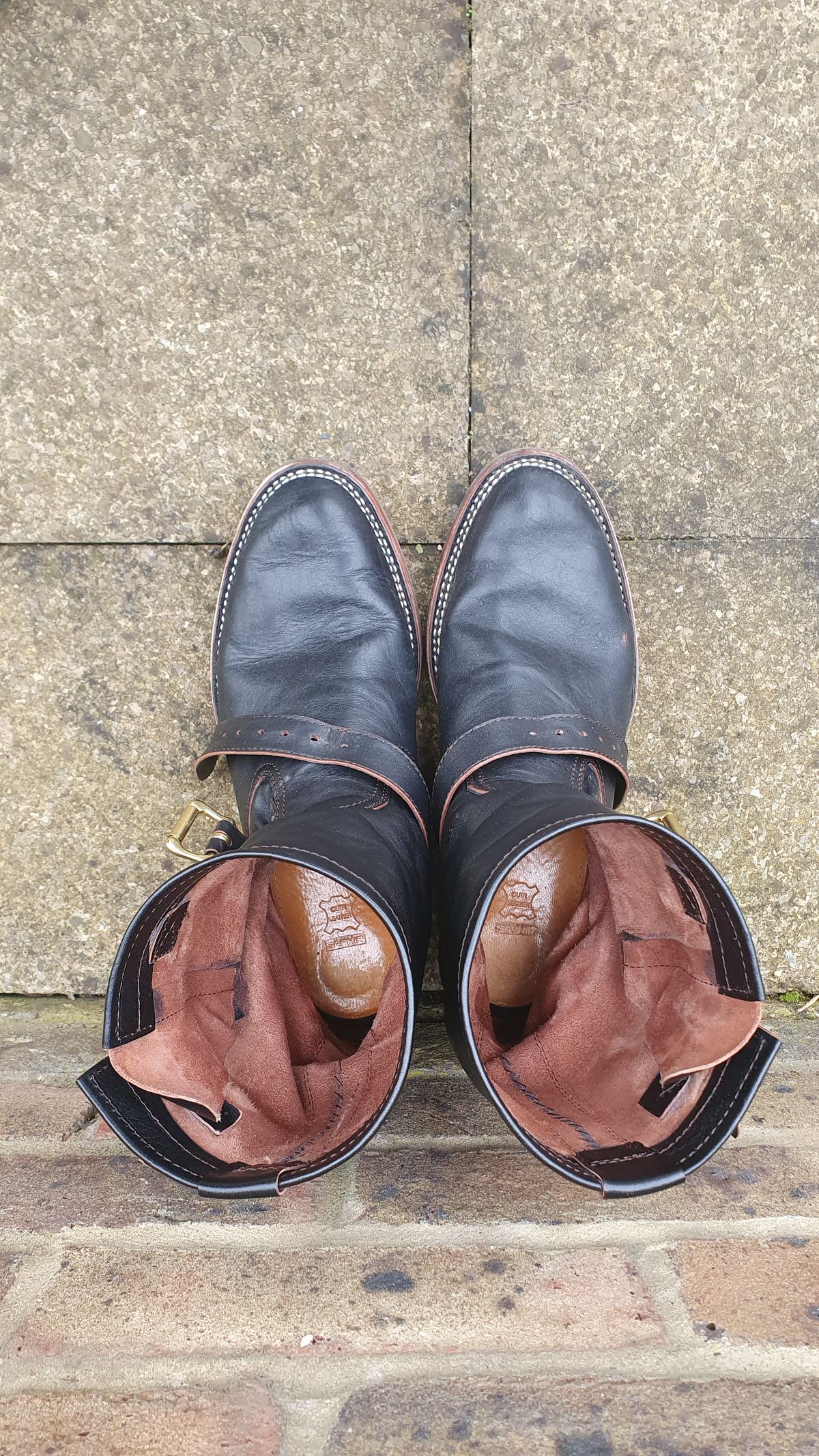 Photo by kudusole on February 2, 2023 of the Benzein The Keeper Engineer Boot in Shinki Black Latigo Teacore Horsehide.