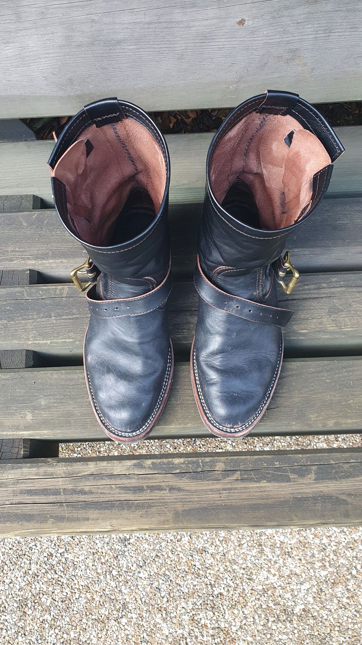 Photo by kudusole on March 2, 2023 of the Benzein The Keeper Engineer Boot in Shinki Black Latigo Teacore Horsehide.