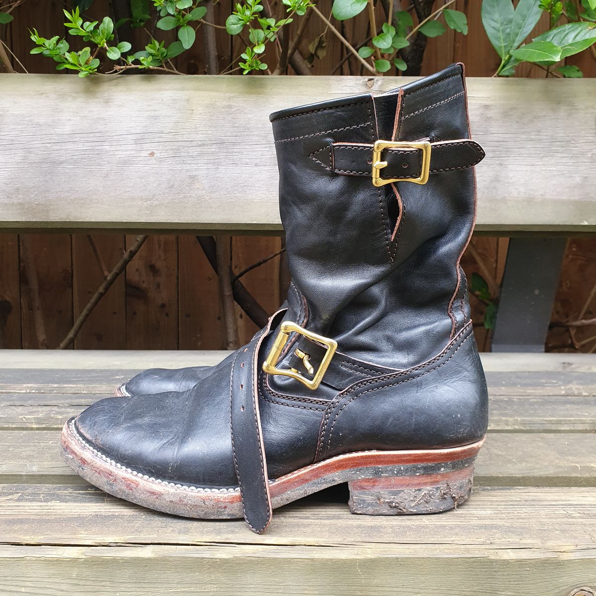 Photo by kudusole on April 1, 2023 of the Benzein The Keeper Engineer Boot in Shinki Black Latigo Teacore Horsehide.