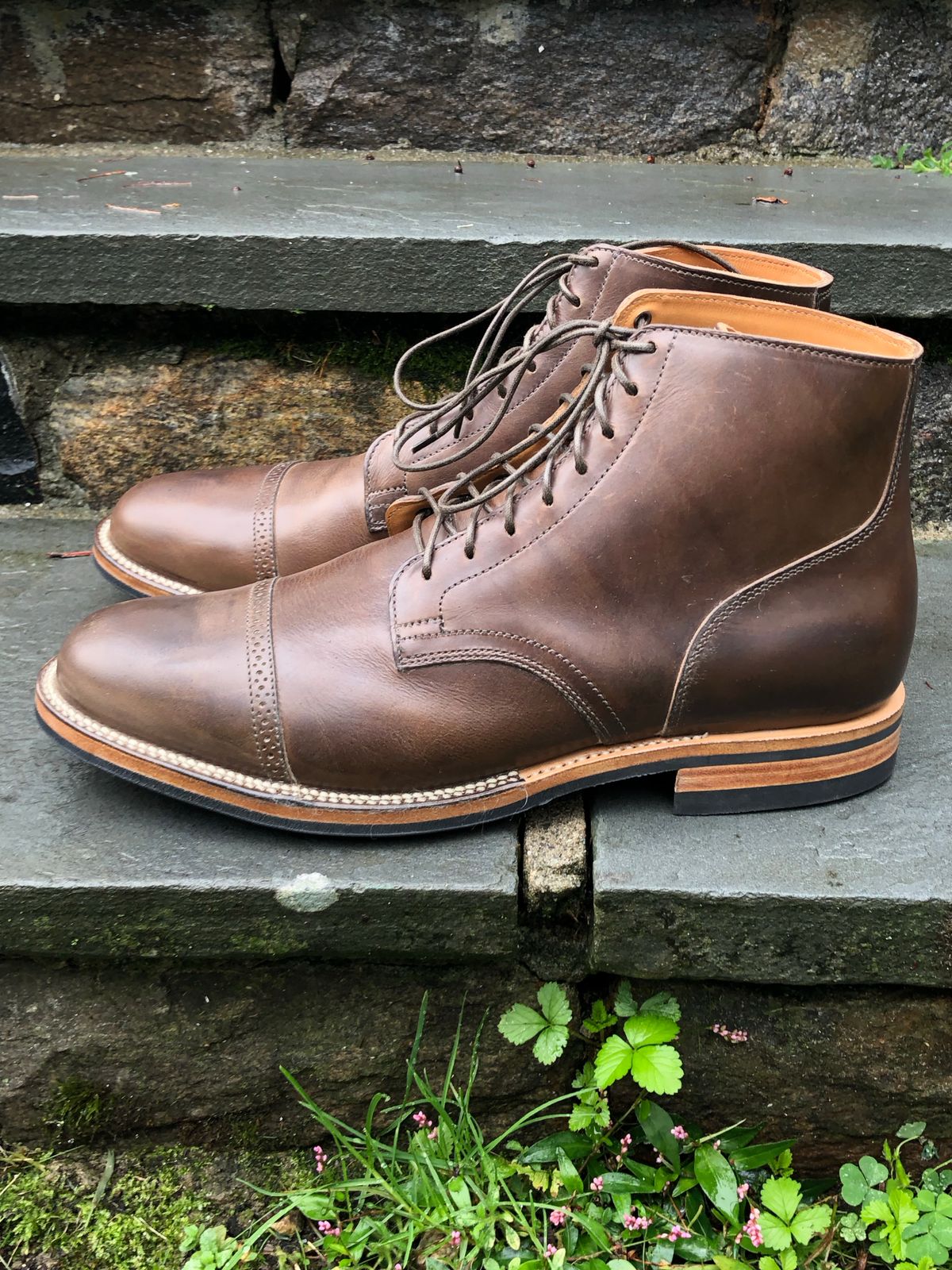 Photo by ELee.HTB.11D on October 1, 2022 of the Viberg Service Boot BCT in Guidi Olive Calf.