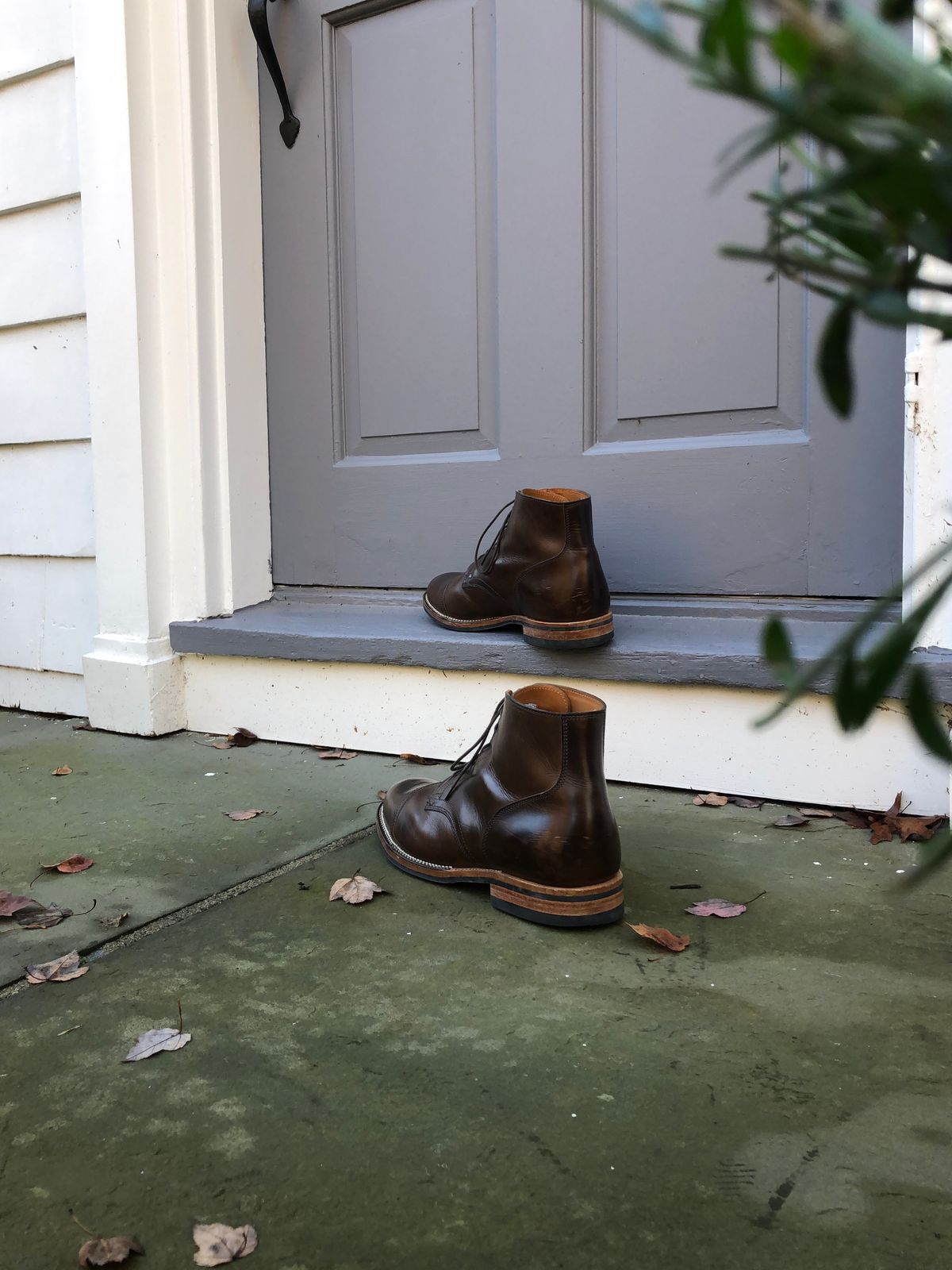 Photo by ELee.HTB.11D on November 2, 2022 of the Viberg Service Boot BCT in Guidi Olive Calf.