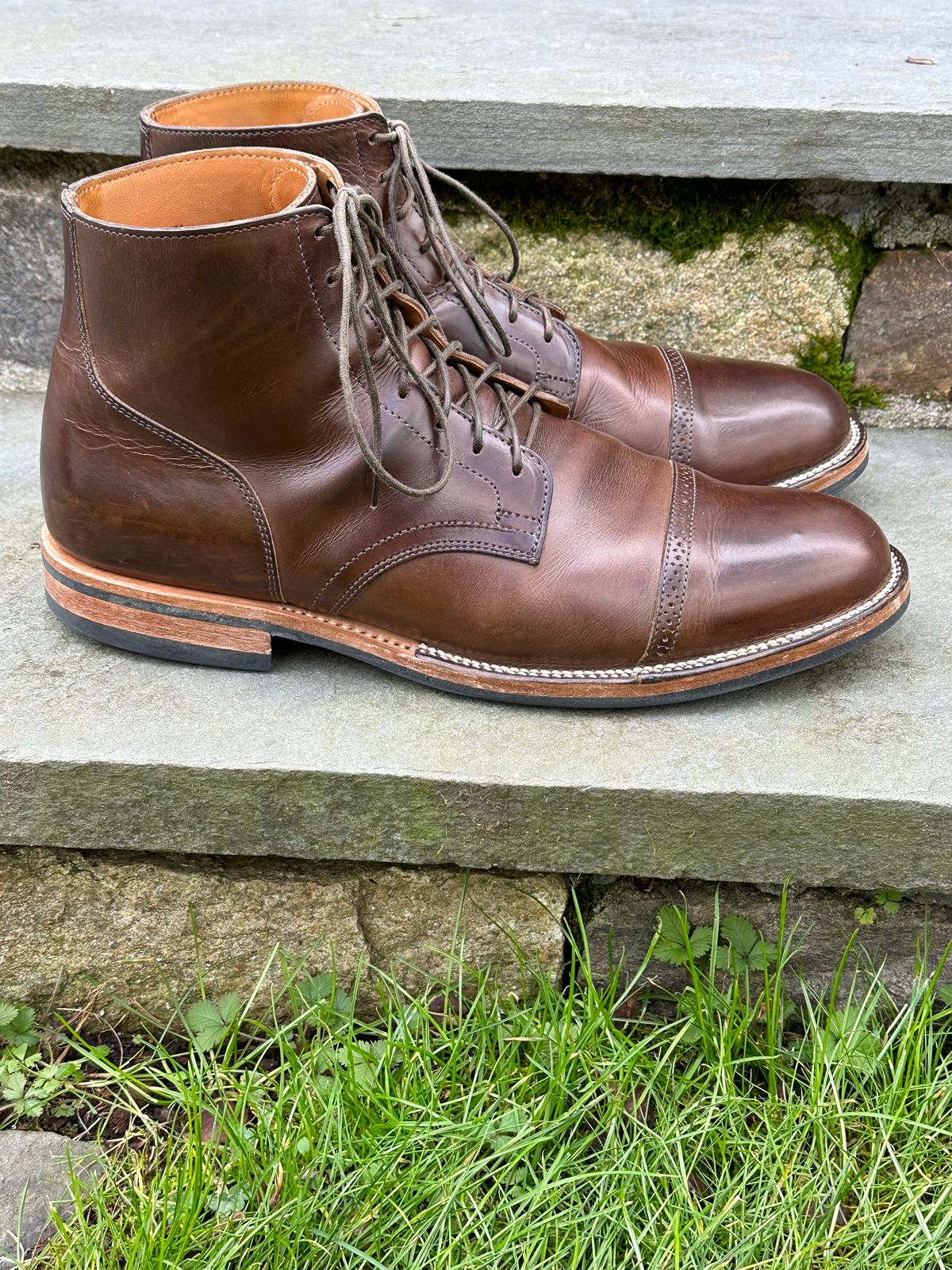 Photo by ELee.HTB.11D on December 5, 2022 of the Viberg Service Boot BCT in Guidi Olive Calf.