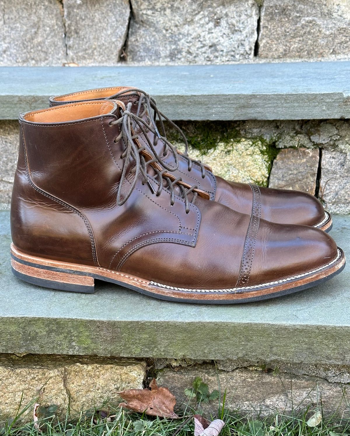 Photo by ELee.HTB.11D on January 1, 2023 of the Viberg Service Boot BCT in Guidi Olive Calf.