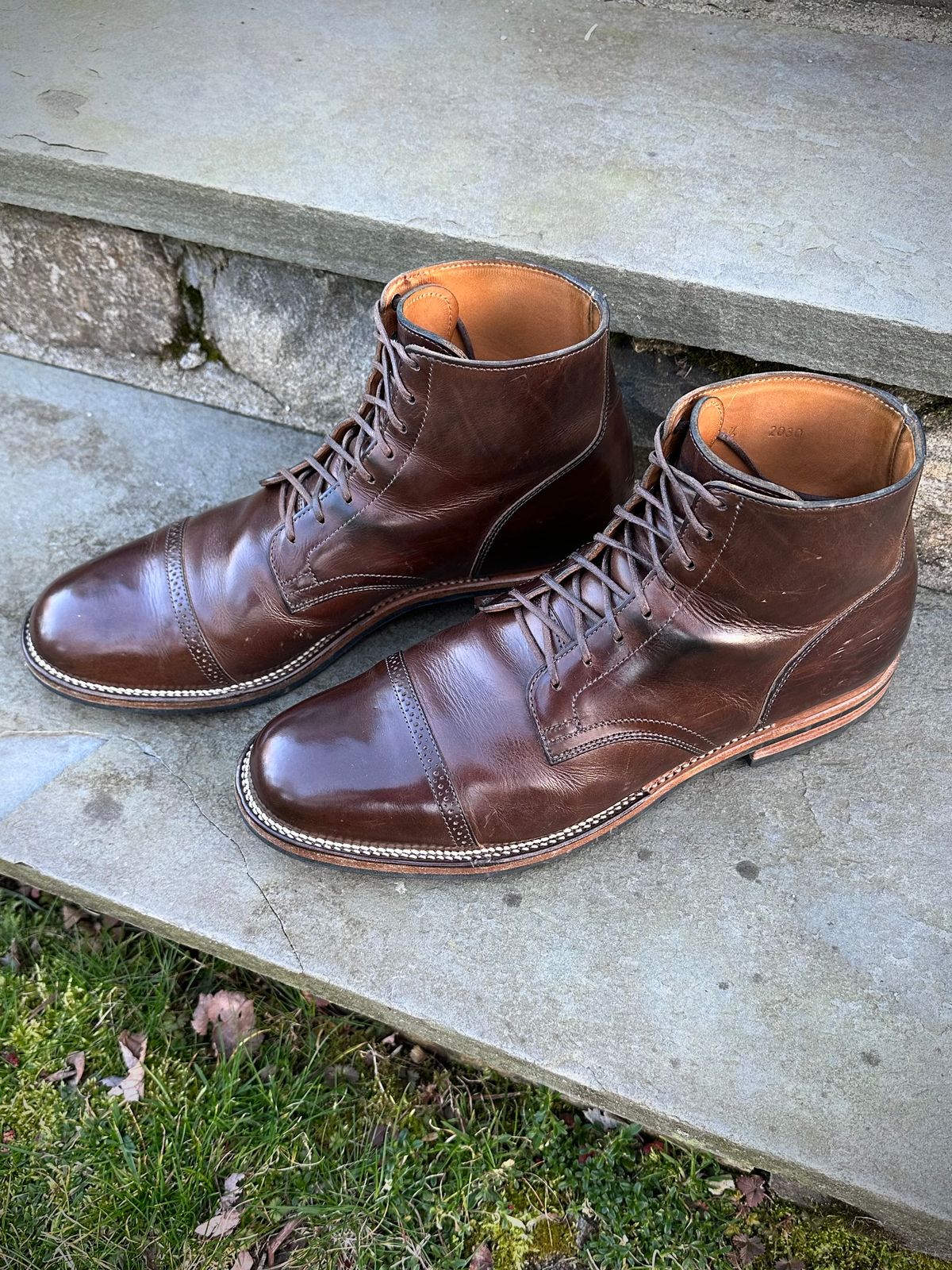 Photo by ELee.HTB.11D on April 3, 2023 of the Viberg Service Boot BCT in Guidi Olive Calf.