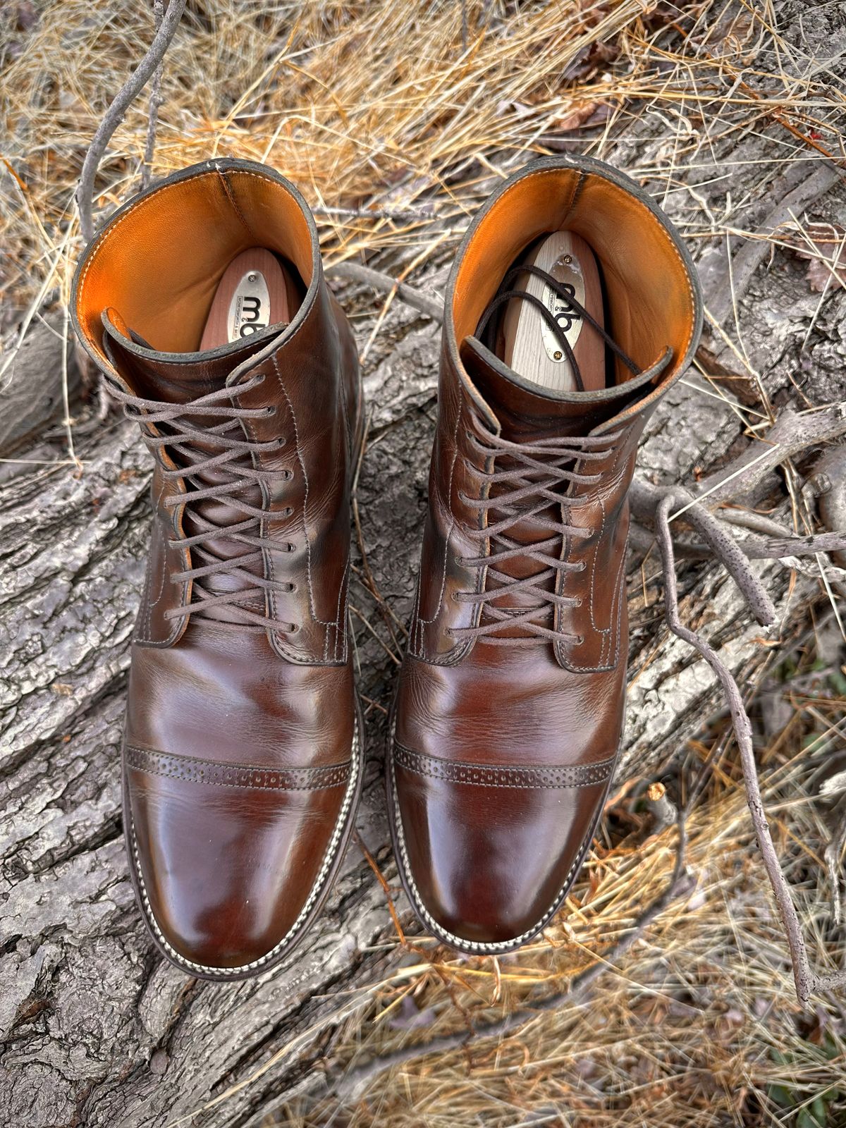 Photo by ELee.HTB.11D on April 3, 2023 of the Viberg Service Boot BCT in Guidi Olive Calf.