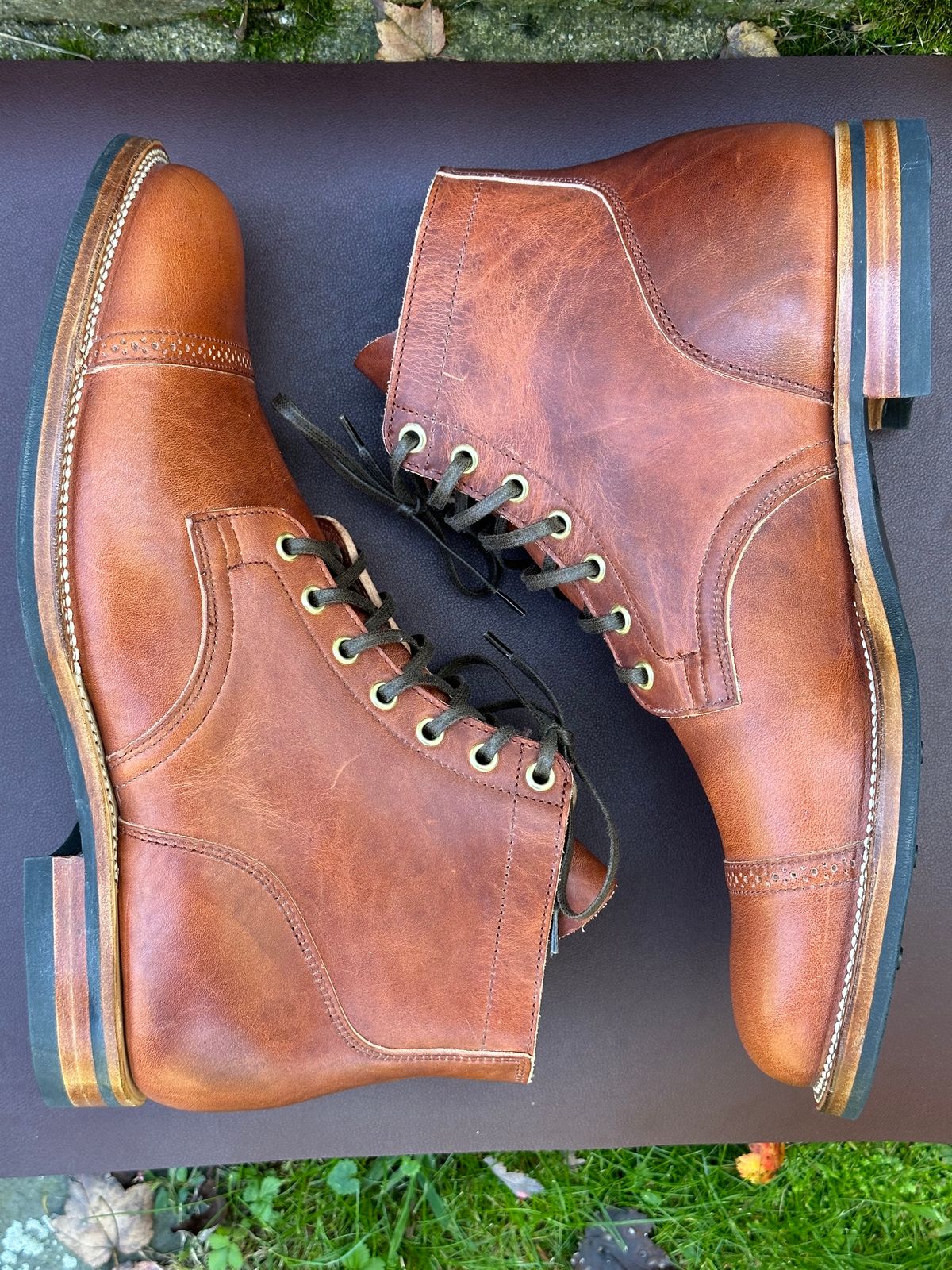 Photo by ELee.HTB.11D on October 9, 2023 of the Viberg Service Boot BCT in Horween Spice Dublin.