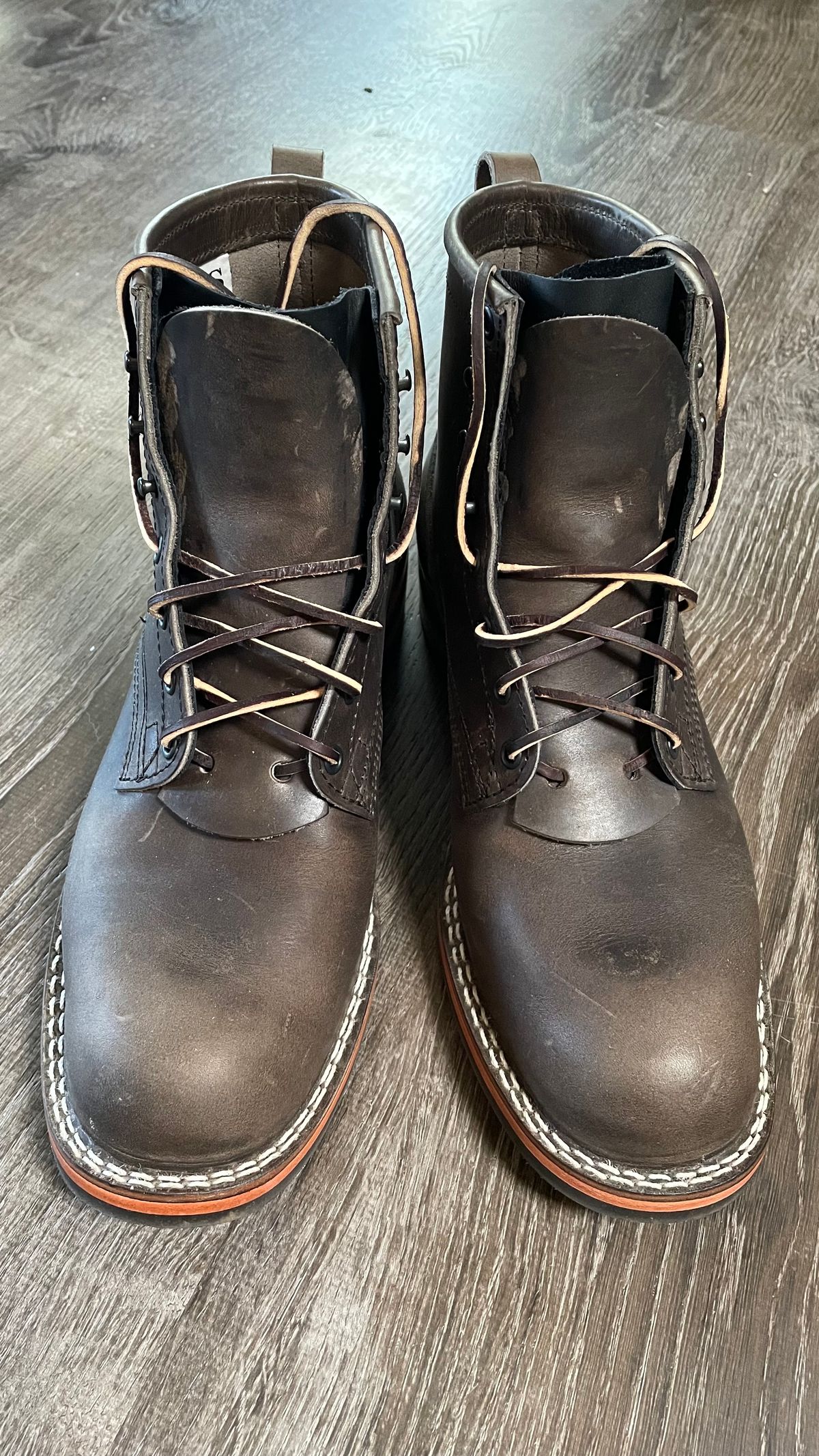 Photo by jayson_da_ruler on October 2, 2023 of the Nicks Falcon in Horween Charcoal Cypress.