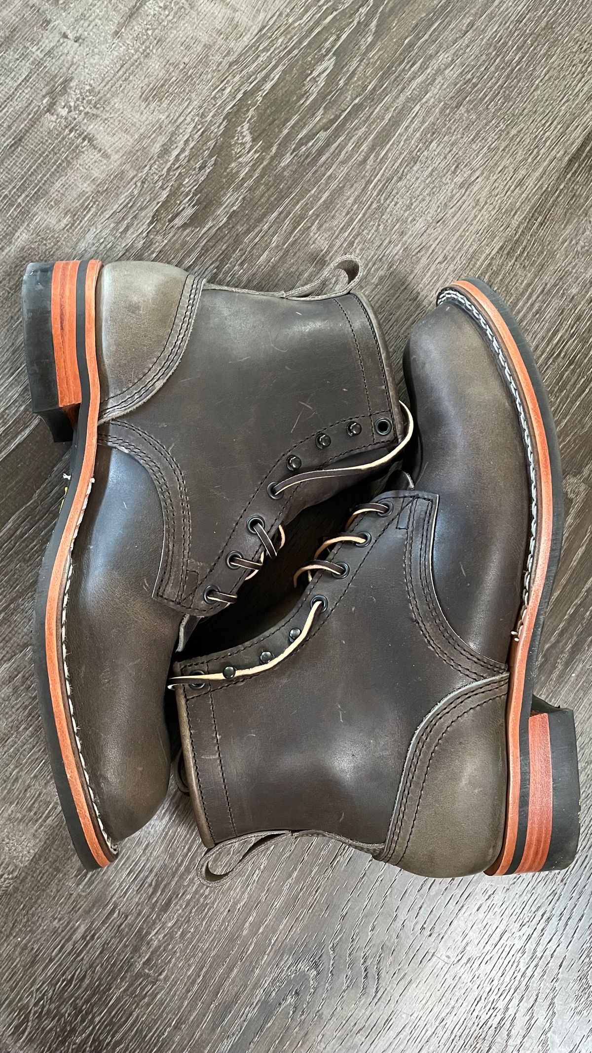 Photo by jayson_da_ruler on October 2, 2023 of the Nicks Falcon in Horween Charcoal Cypress.