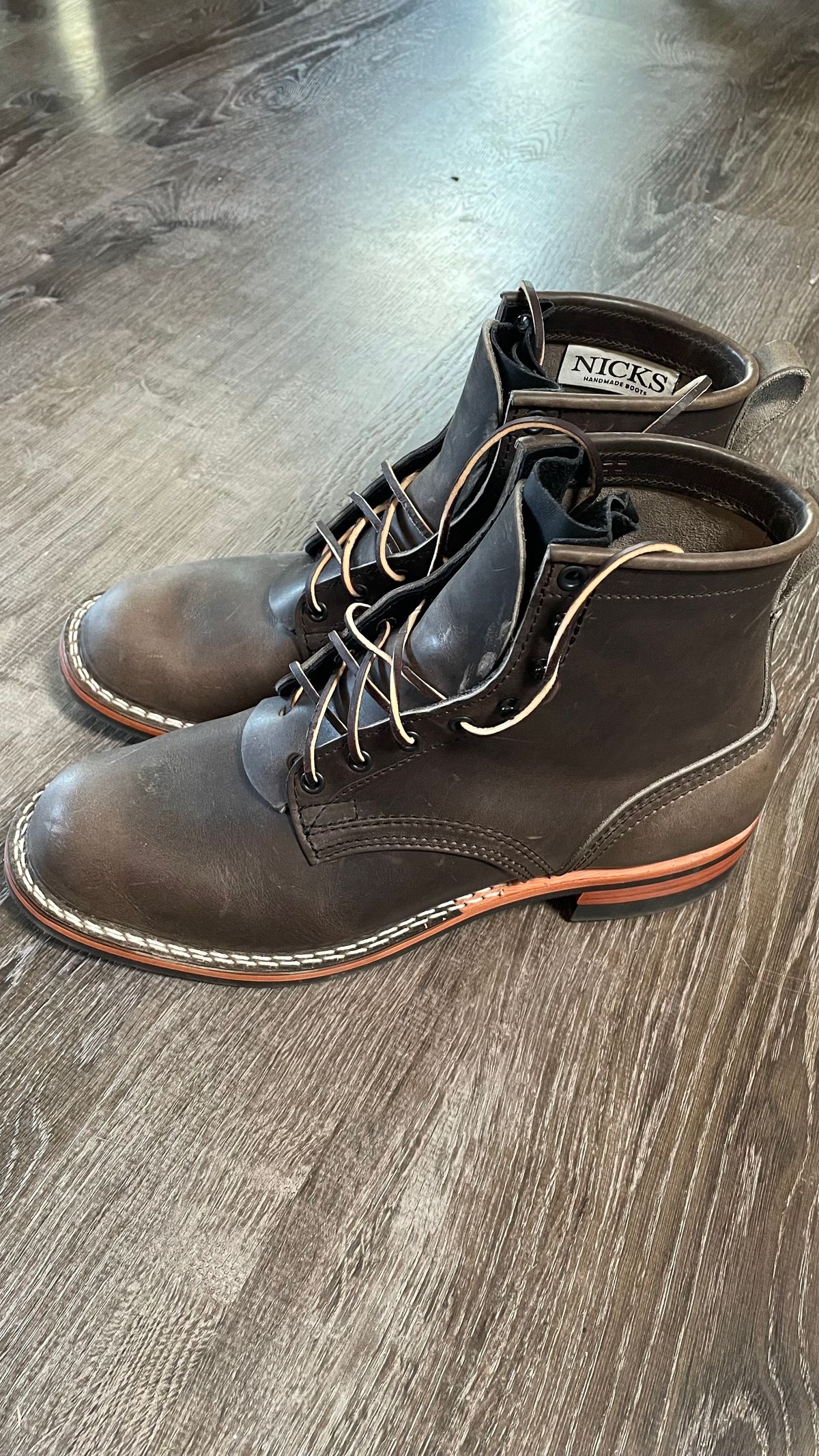 Photo by jayson_da_ruler on October 2, 2023 of the Nicks Falcon in Horween Charcoal Cypress.